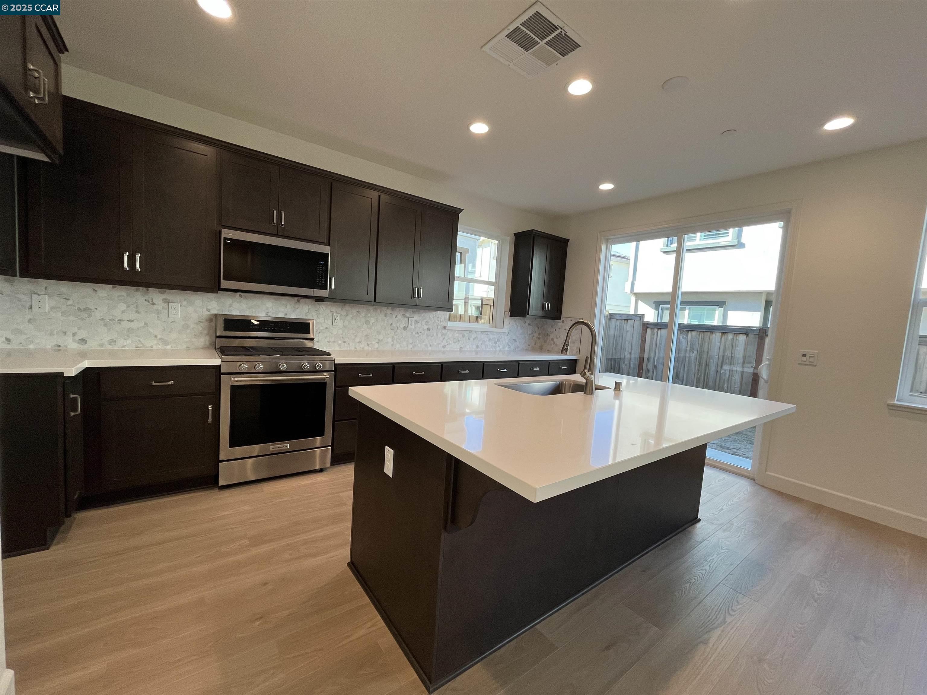 Detail Gallery Image 2 of 7 For 840 Crescendo Street, Fairfield,  CA 94534 - 4 Beds | 2/1 Baths