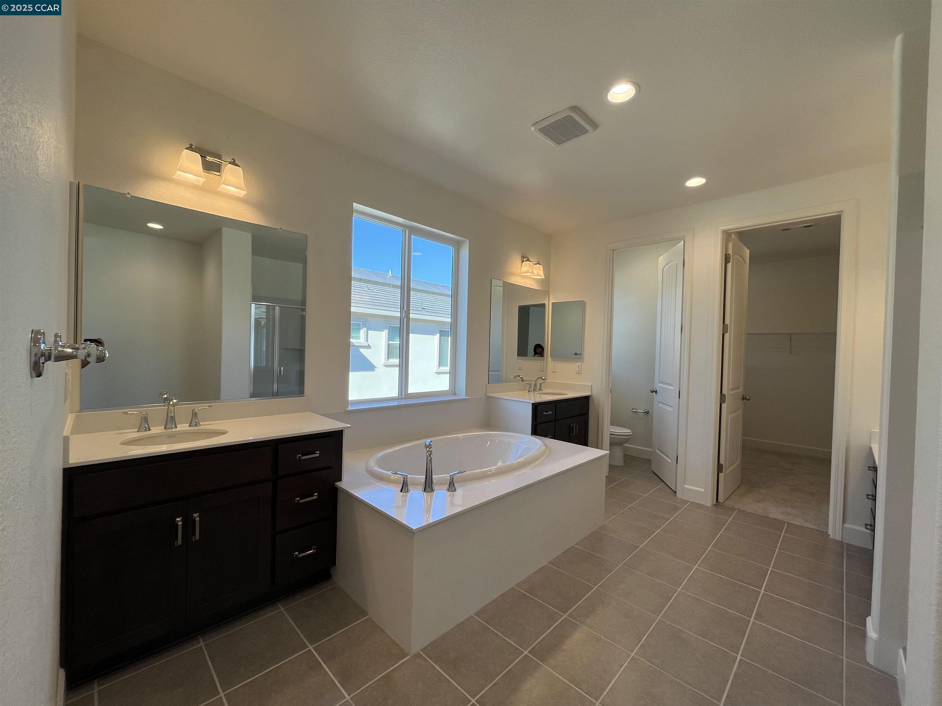 Detail Gallery Image 4 of 7 For 840 Crescendo Street, Fairfield,  CA 94534 - 4 Beds | 2/1 Baths