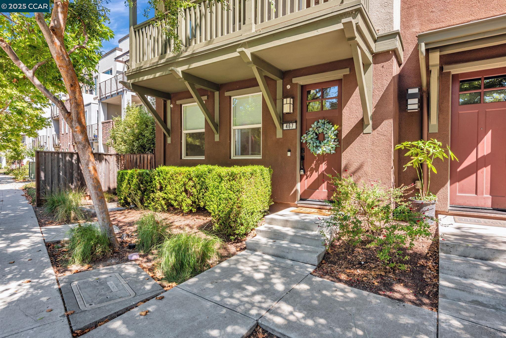 Browse active condo listings in SYMMETRY AT ALAMEDA LANDING