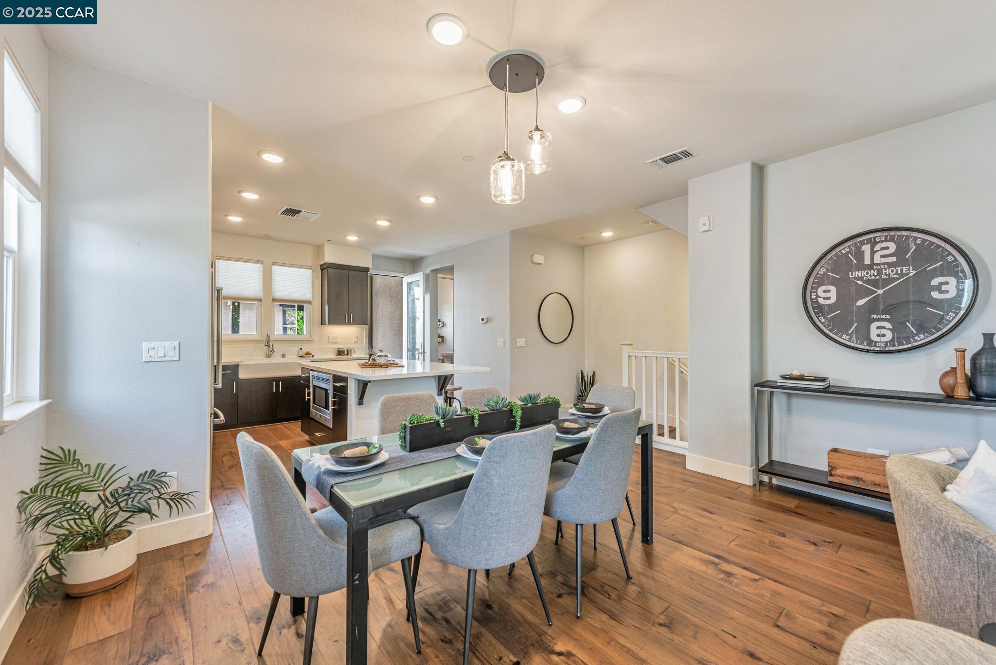 Detail Gallery Image 17 of 44 For 467 Mitchell Ave, Alameda,  CA 94501 - 3 Beds | 3/1 Baths