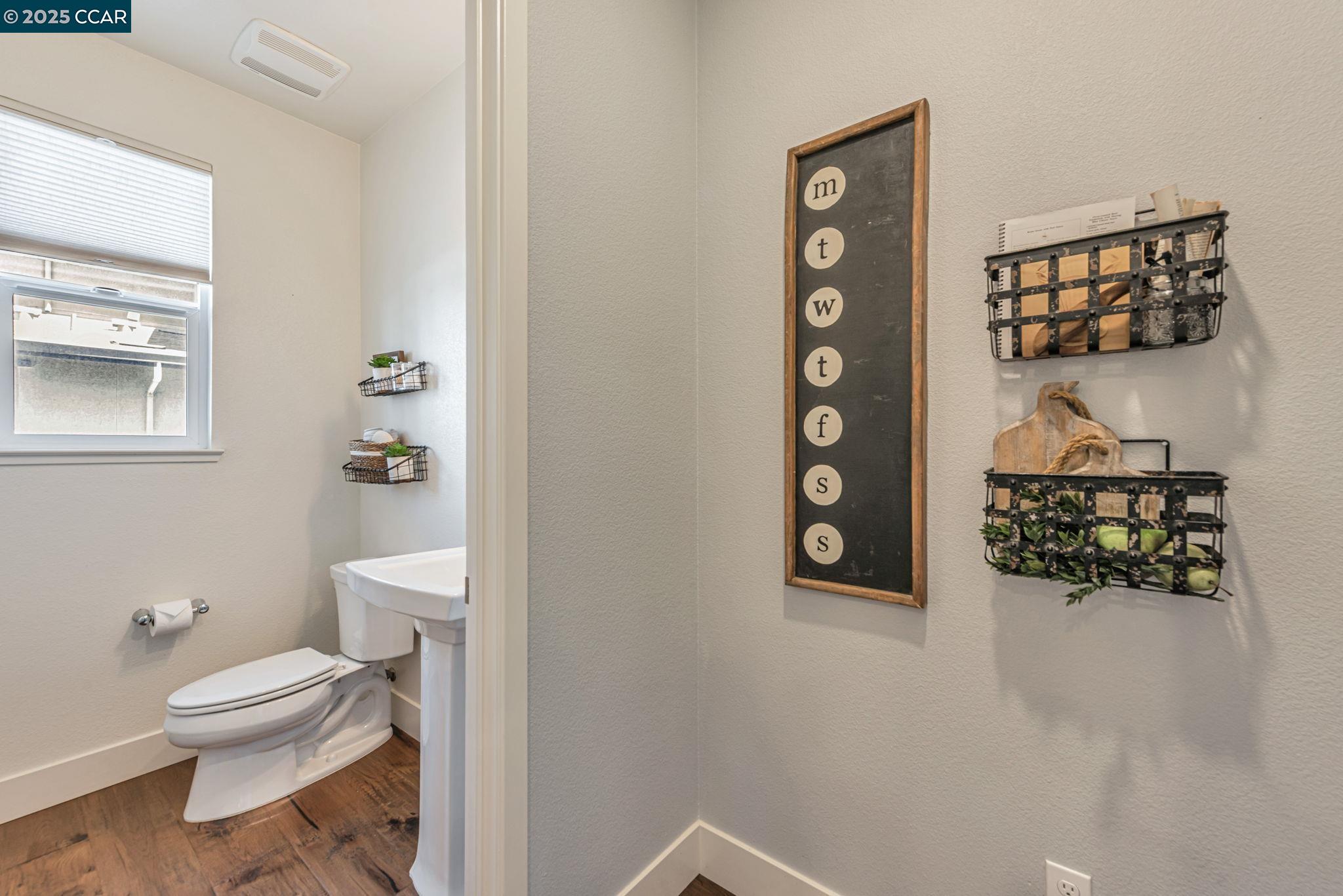 Detail Gallery Image 20 of 44 For 467 Mitchell Ave, Alameda,  CA 94501 - 3 Beds | 3/1 Baths