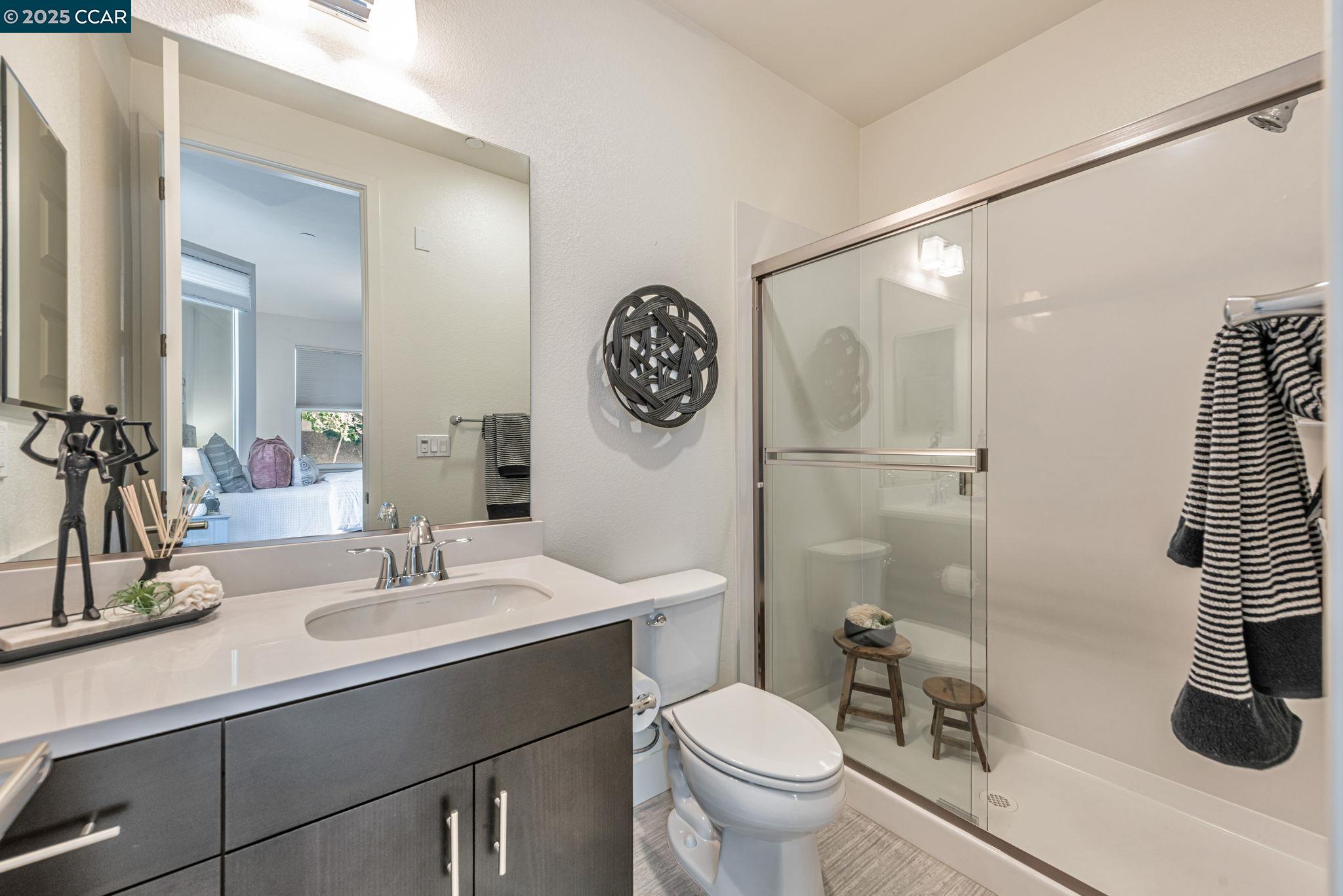 Detail Gallery Image 24 of 44 For 467 Mitchell Ave, Alameda,  CA 94501 - 3 Beds | 3/1 Baths