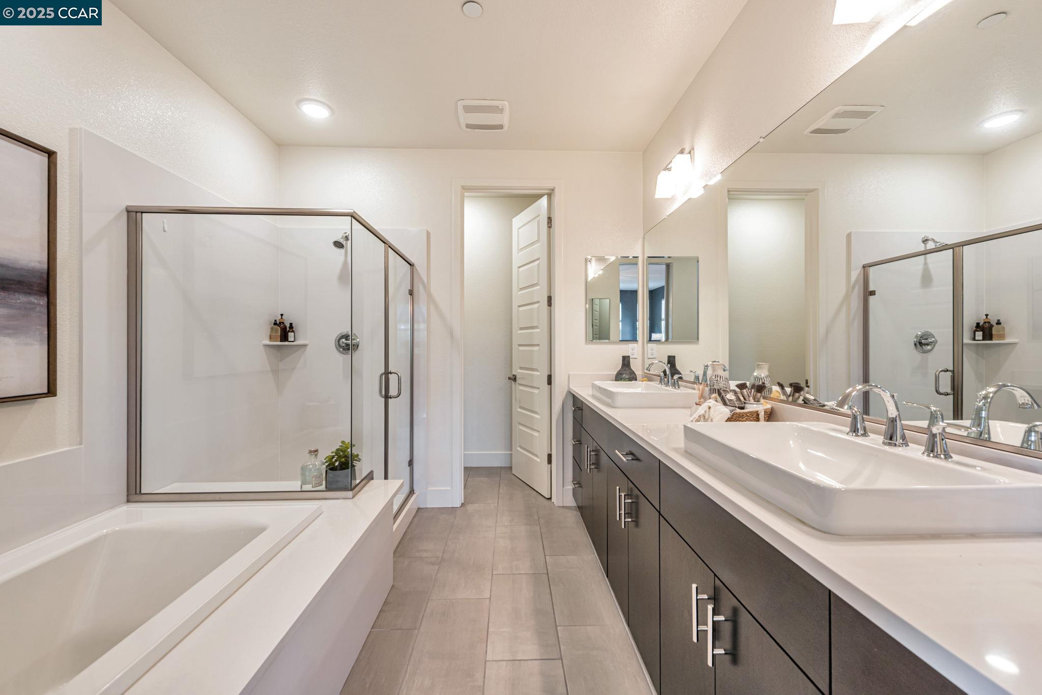 Detail Gallery Image 31 of 44 For 467 Mitchell Ave, Alameda,  CA 94501 - 3 Beds | 3/1 Baths