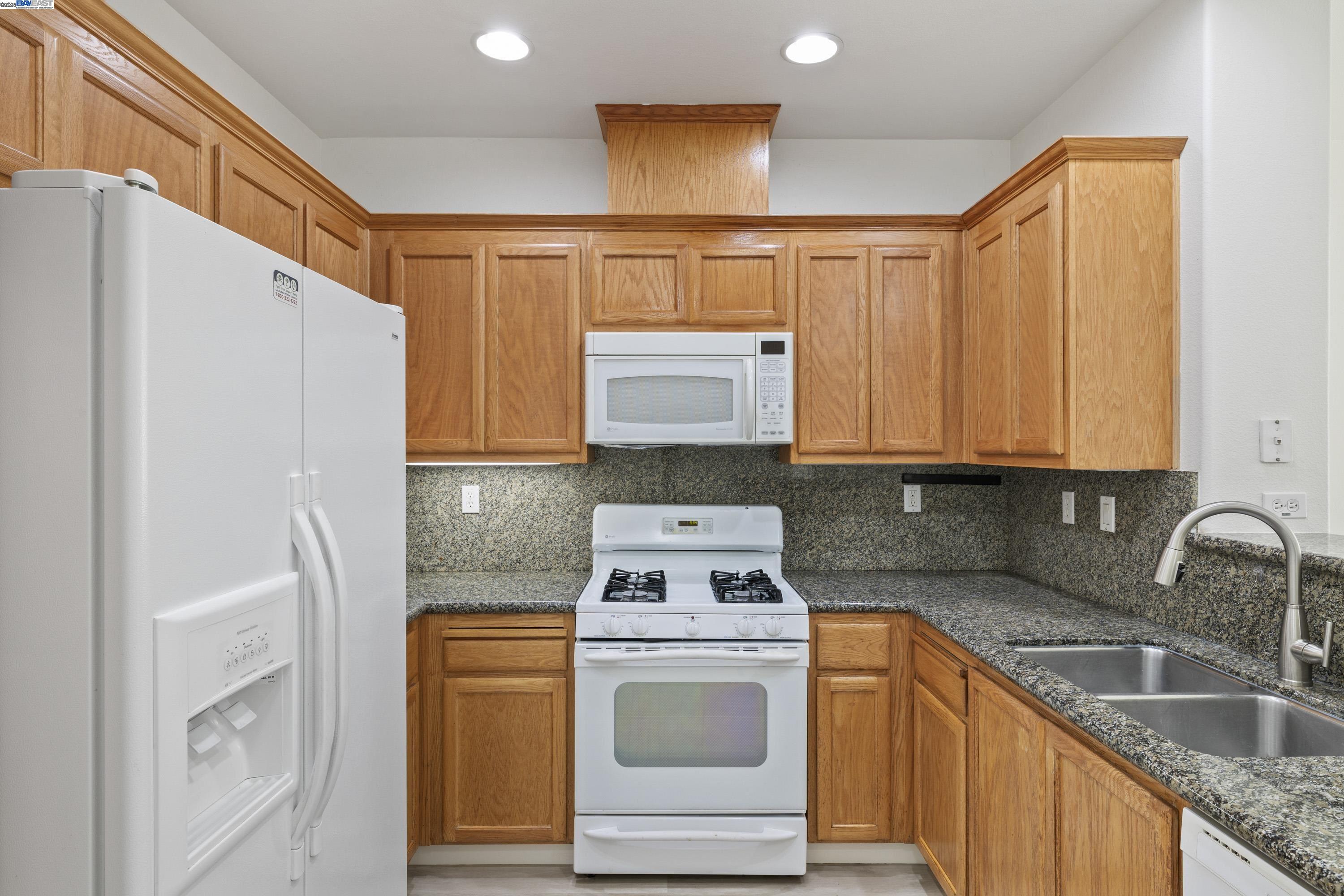 Detail Gallery Image 15 of 44 For 3290 Maguire Way #101,  Dublin,  CA 94568 - 3 Beds | 2 Baths