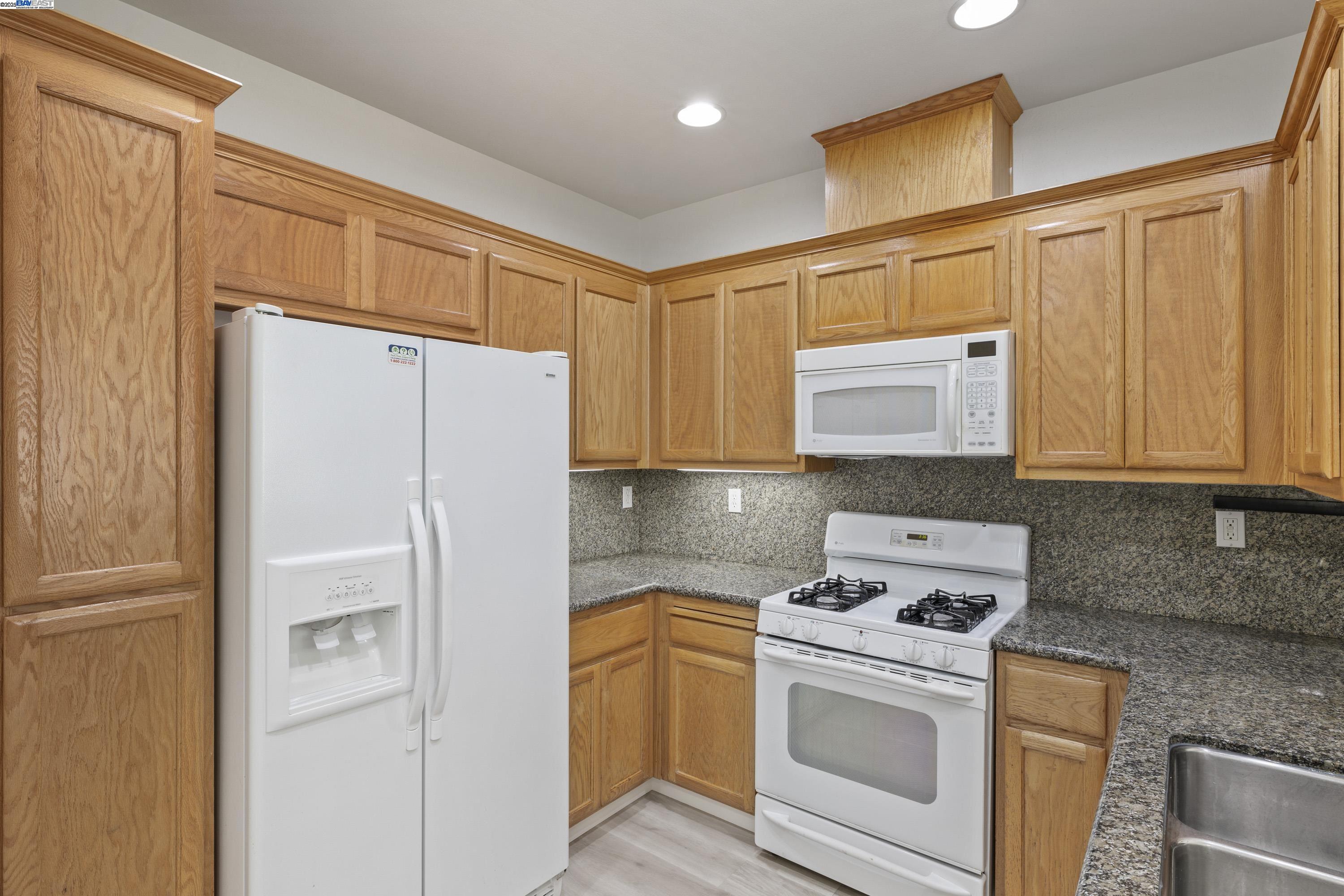 Detail Gallery Image 16 of 44 For 3290 Maguire Way #101,  Dublin,  CA 94568 - 3 Beds | 2 Baths