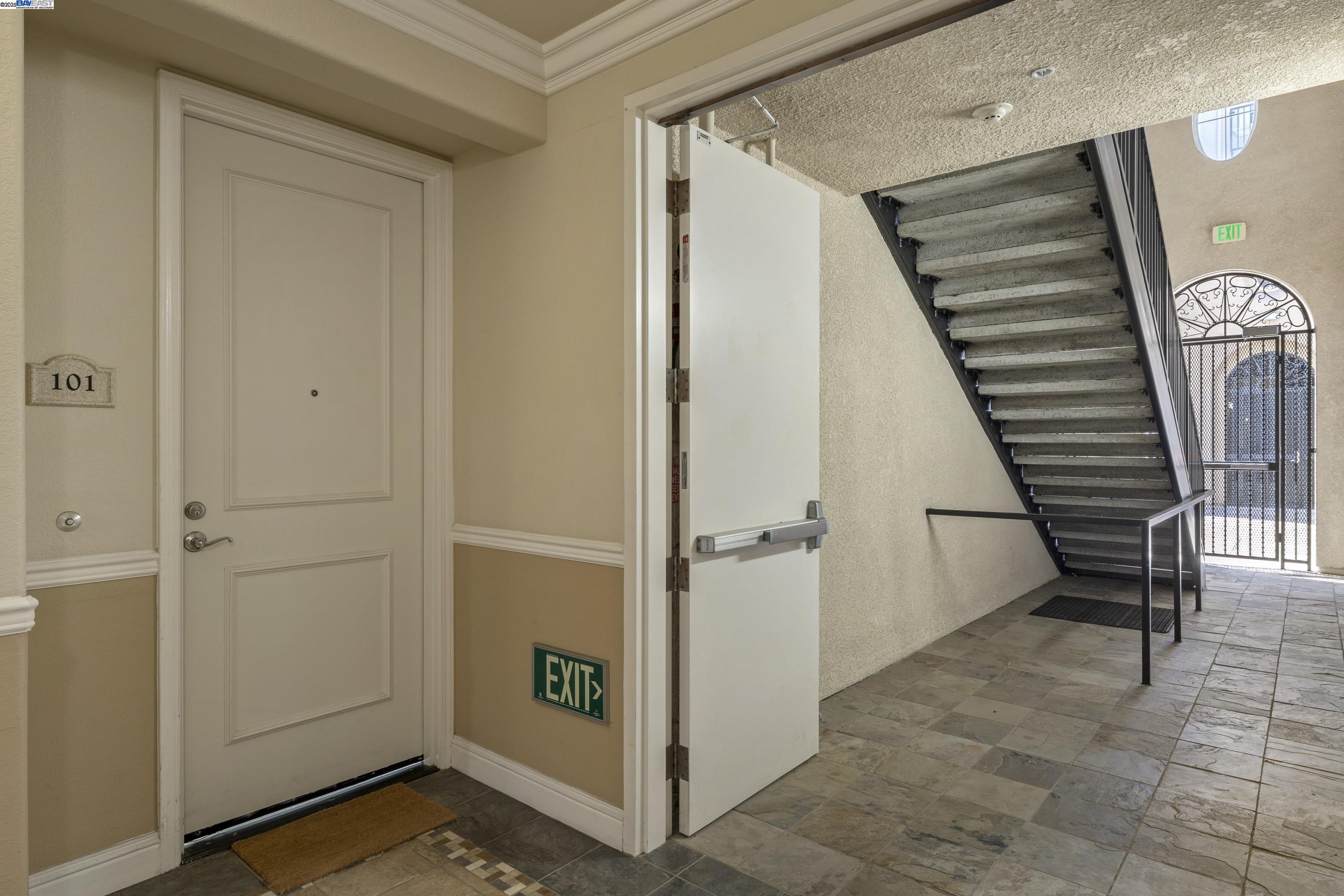 Detail Gallery Image 3 of 44 For 3290 Maguire Way #101,  Dublin,  CA 94568 - 3 Beds | 2 Baths