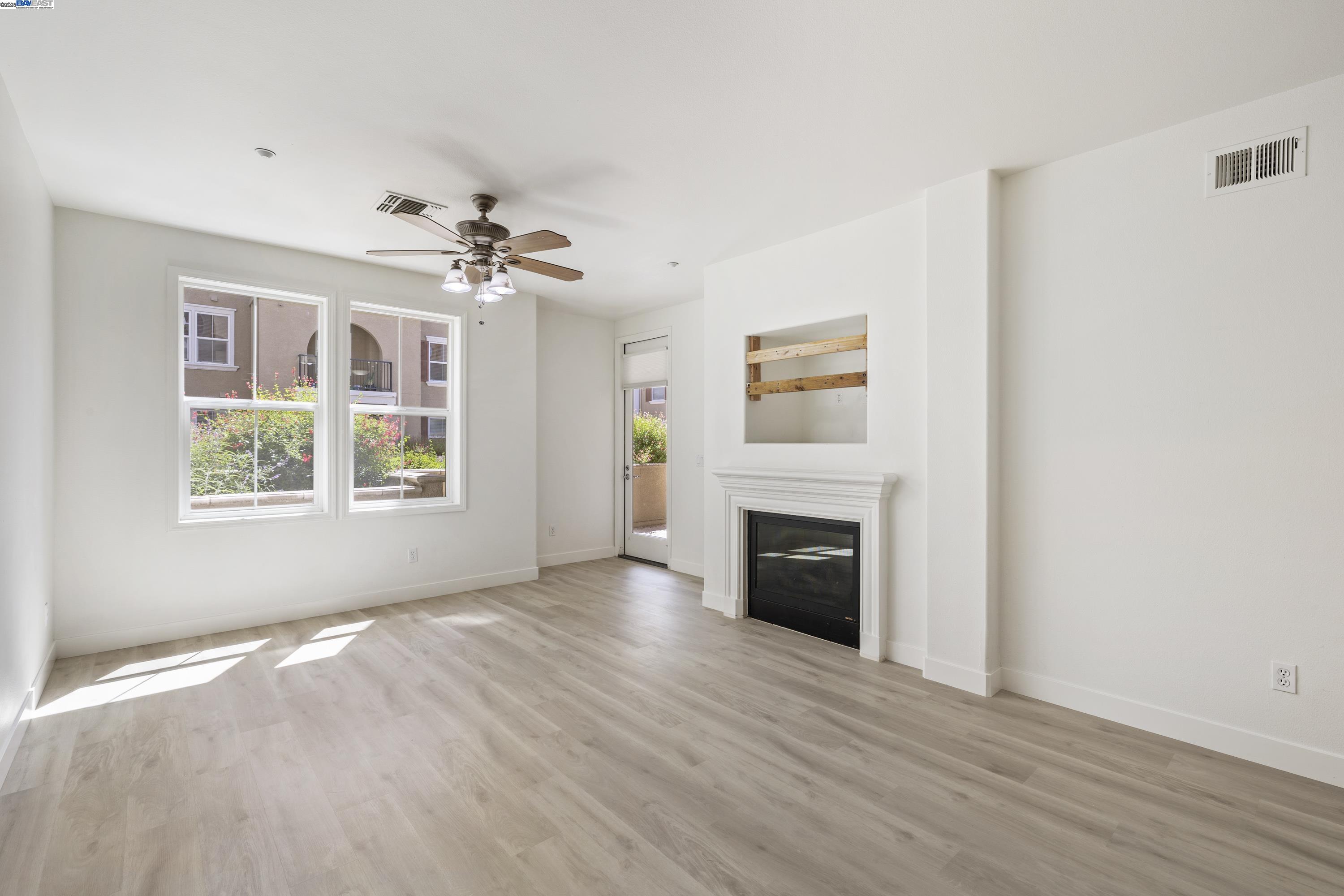 Detail Gallery Image 6 of 44 For 3290 Maguire Way #101,  Dublin,  CA 94568 - 3 Beds | 2 Baths