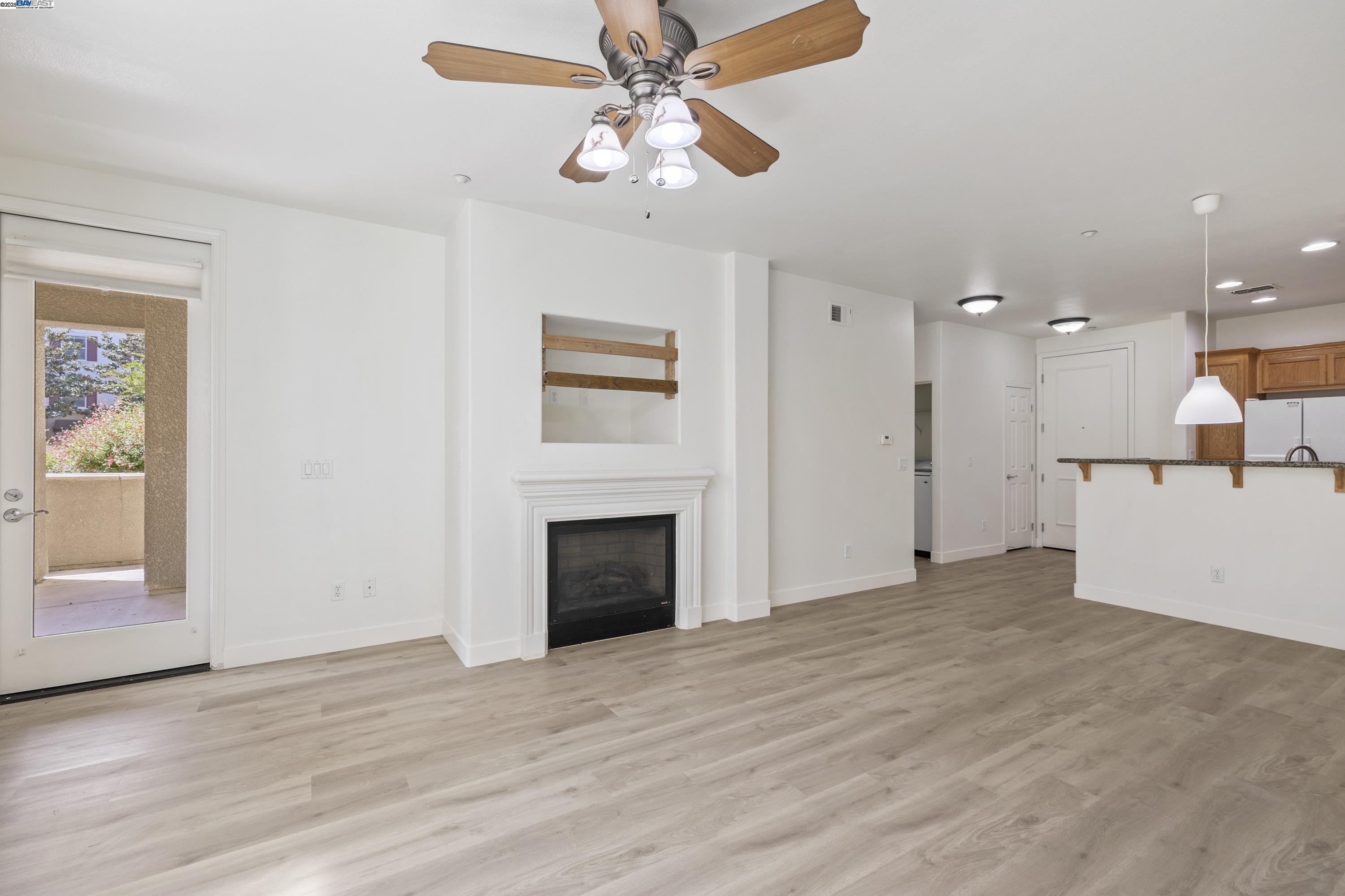 Detail Gallery Image 7 of 44 For 3290 Maguire Way #101,  Dublin,  CA 94568 - 3 Beds | 2 Baths