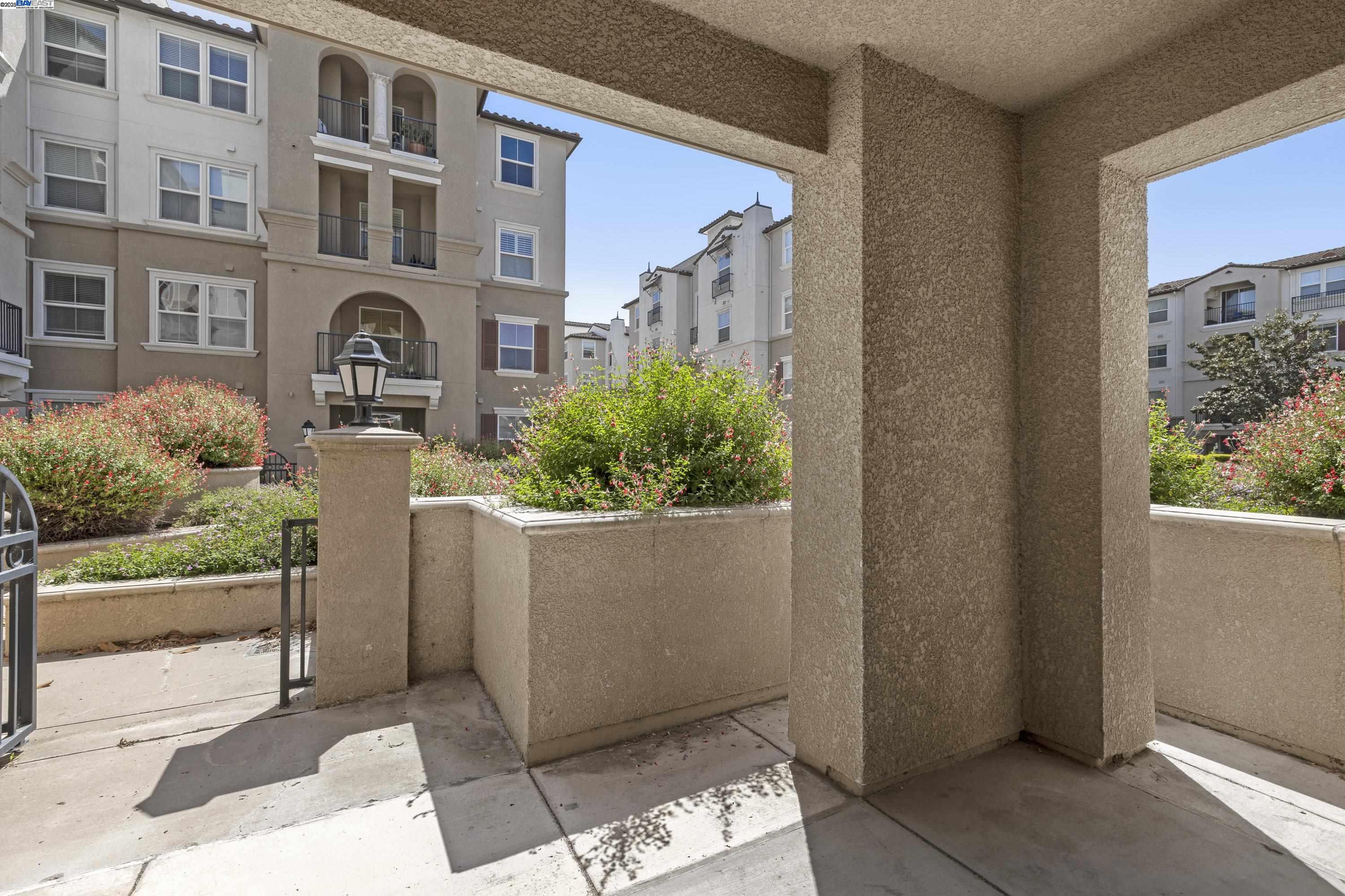 Detail Gallery Image 8 of 44 For 3290 Maguire Way #101,  Dublin,  CA 94568 - 3 Beds | 2 Baths
