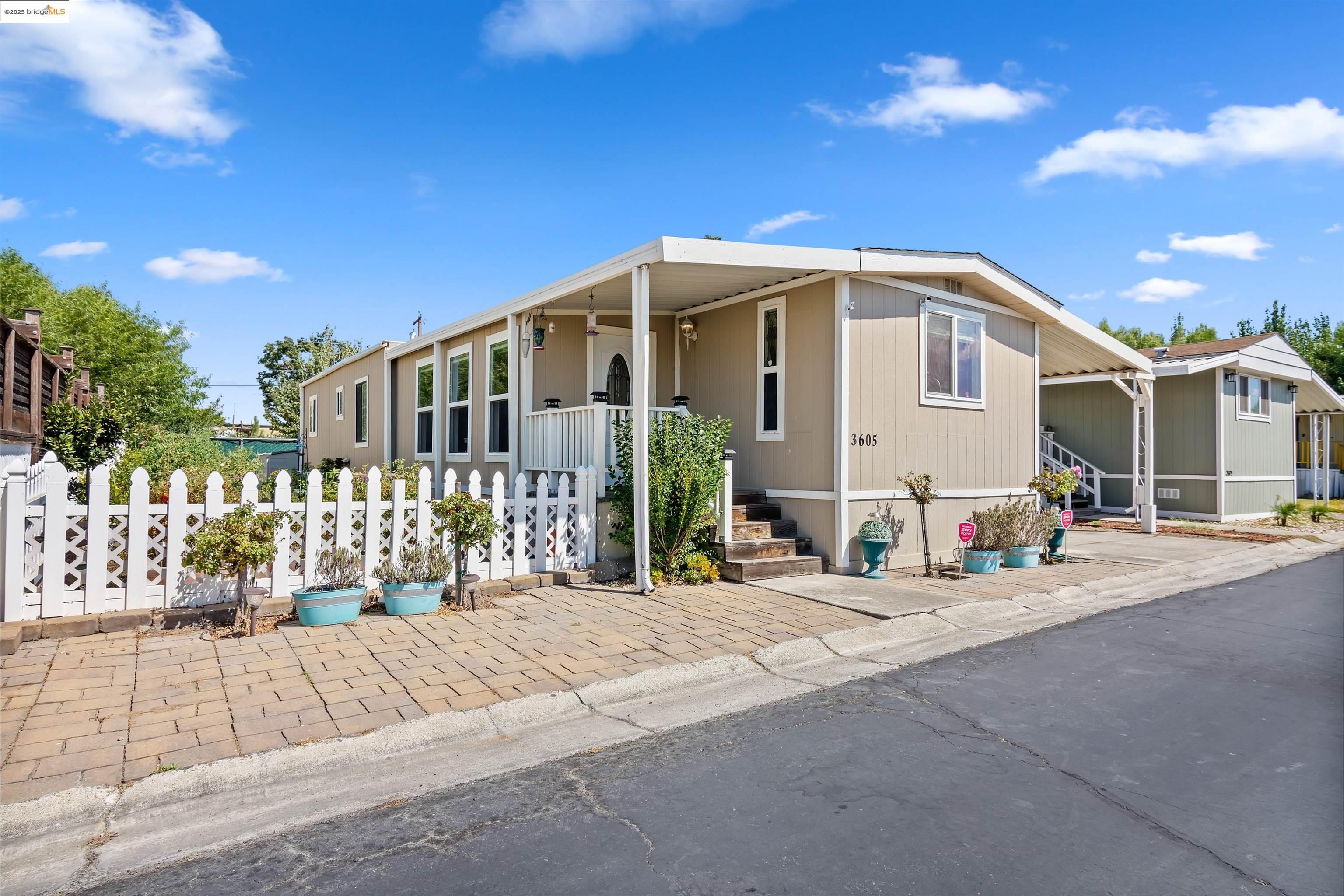 Detail Gallery Image 1 of 40 For 3605 Hawthorne Dr #114,  Bethel Island,  CA 94511 - 2 Beds | 2 Baths