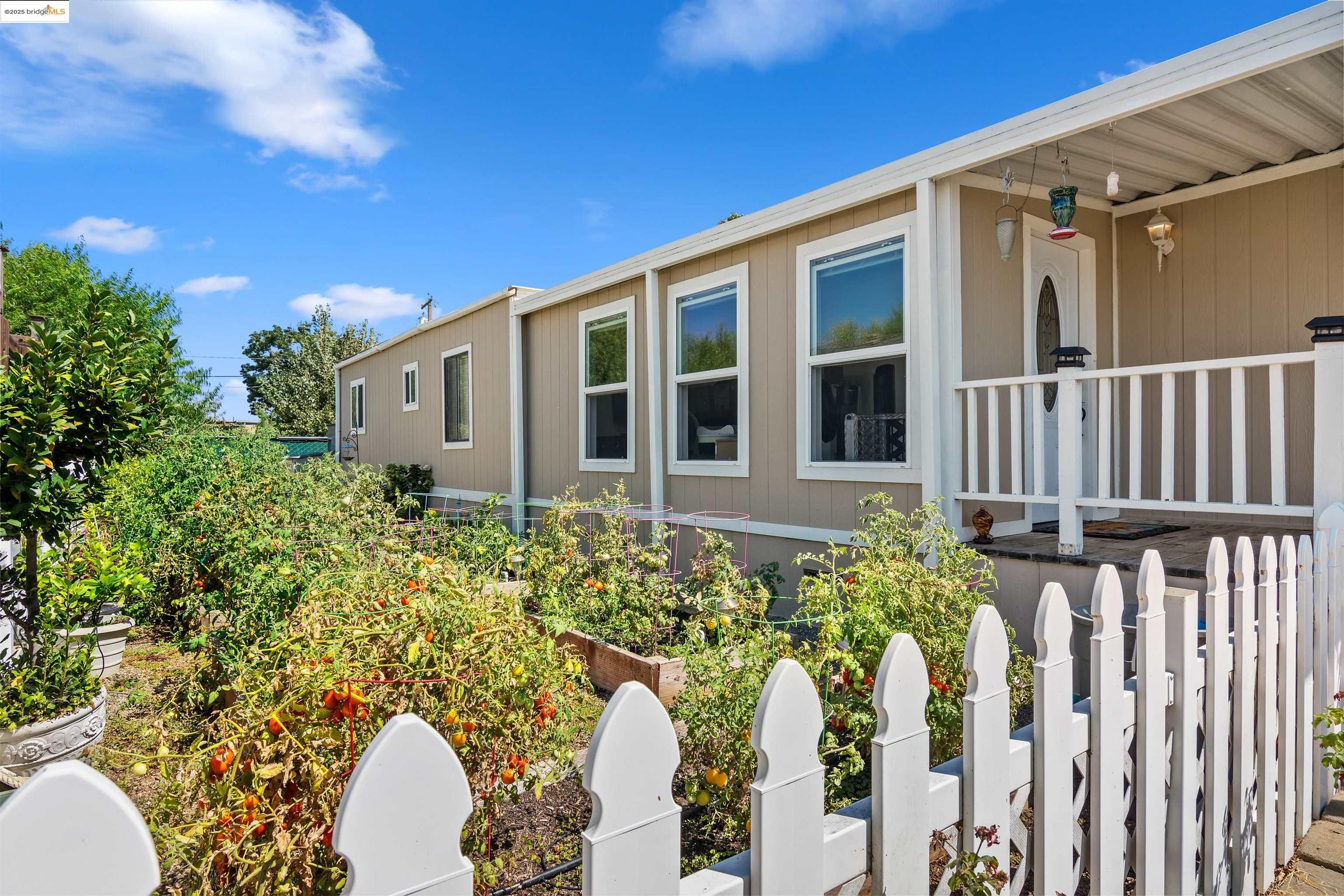 Detail Gallery Image 4 of 40 For 3605 Hawthorne Dr #114,  Bethel Island,  CA 94511 - 2 Beds | 2 Baths