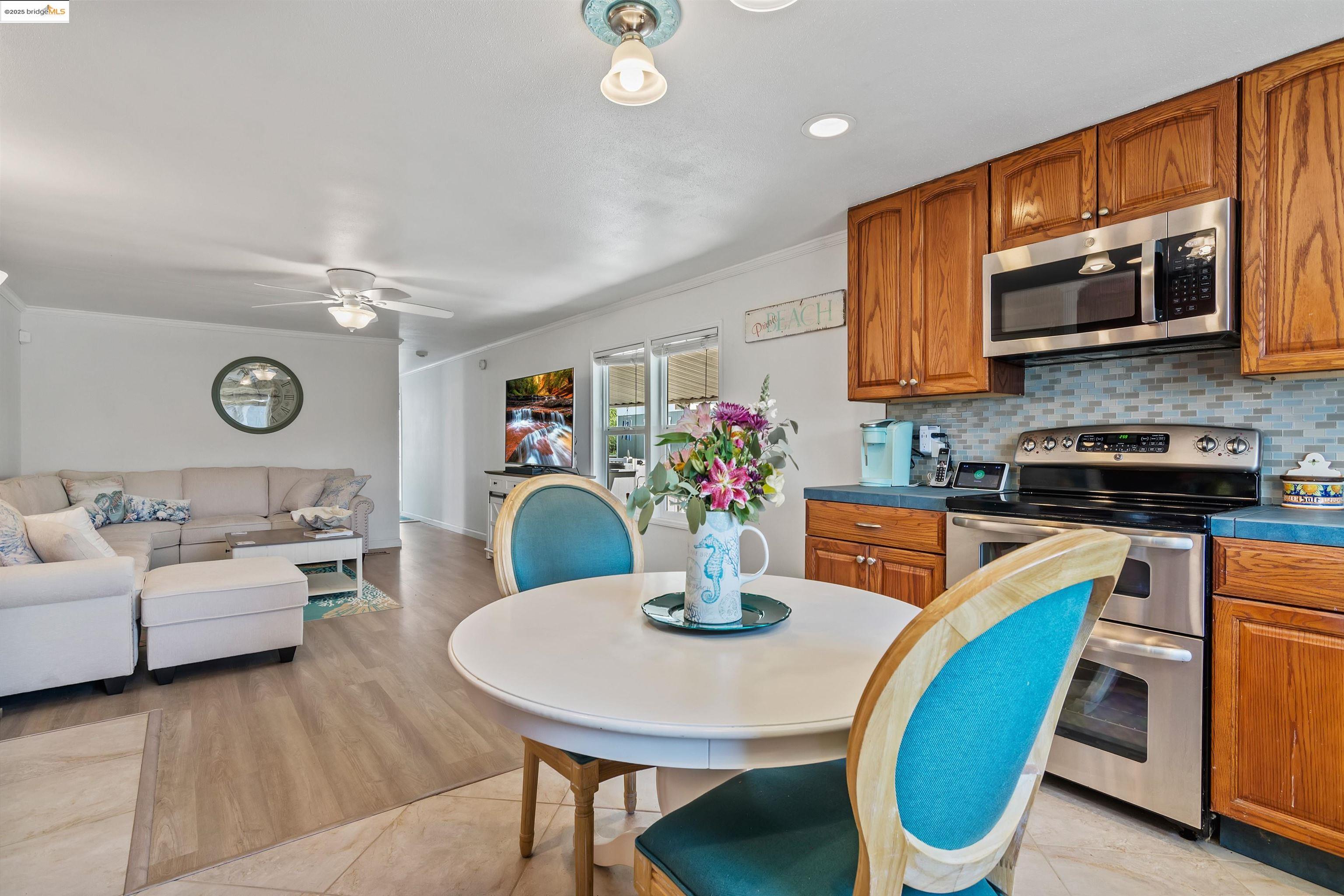 Detail Gallery Image 7 of 40 For 3605 Hawthorne Dr #114,  Bethel Island,  CA 94511 - 2 Beds | 2 Baths