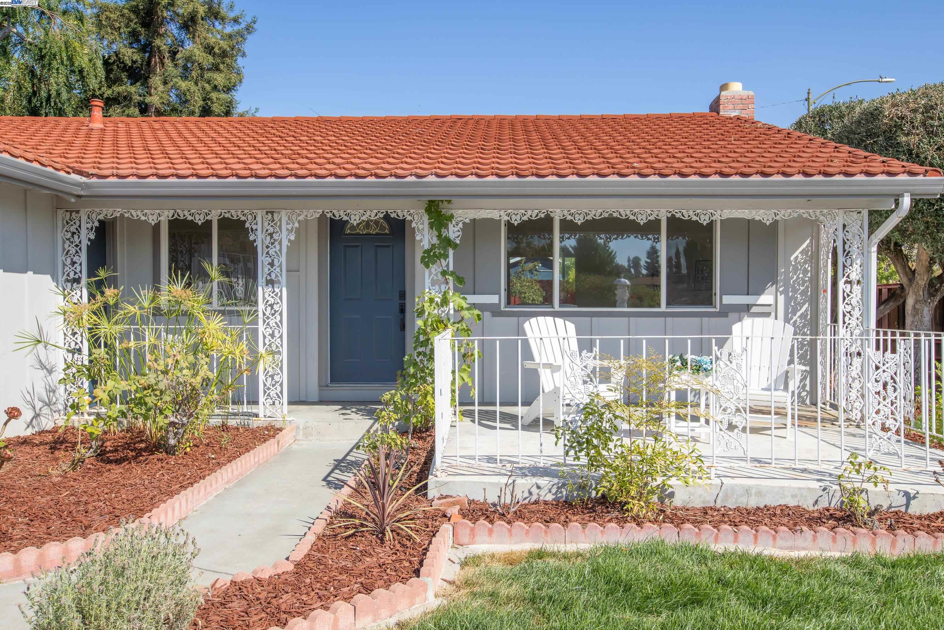 Detail Gallery Image 2 of 35 For 4001 Ross Park Dr., San Jose,  CA 95118 - 3 Beds | 2 Baths