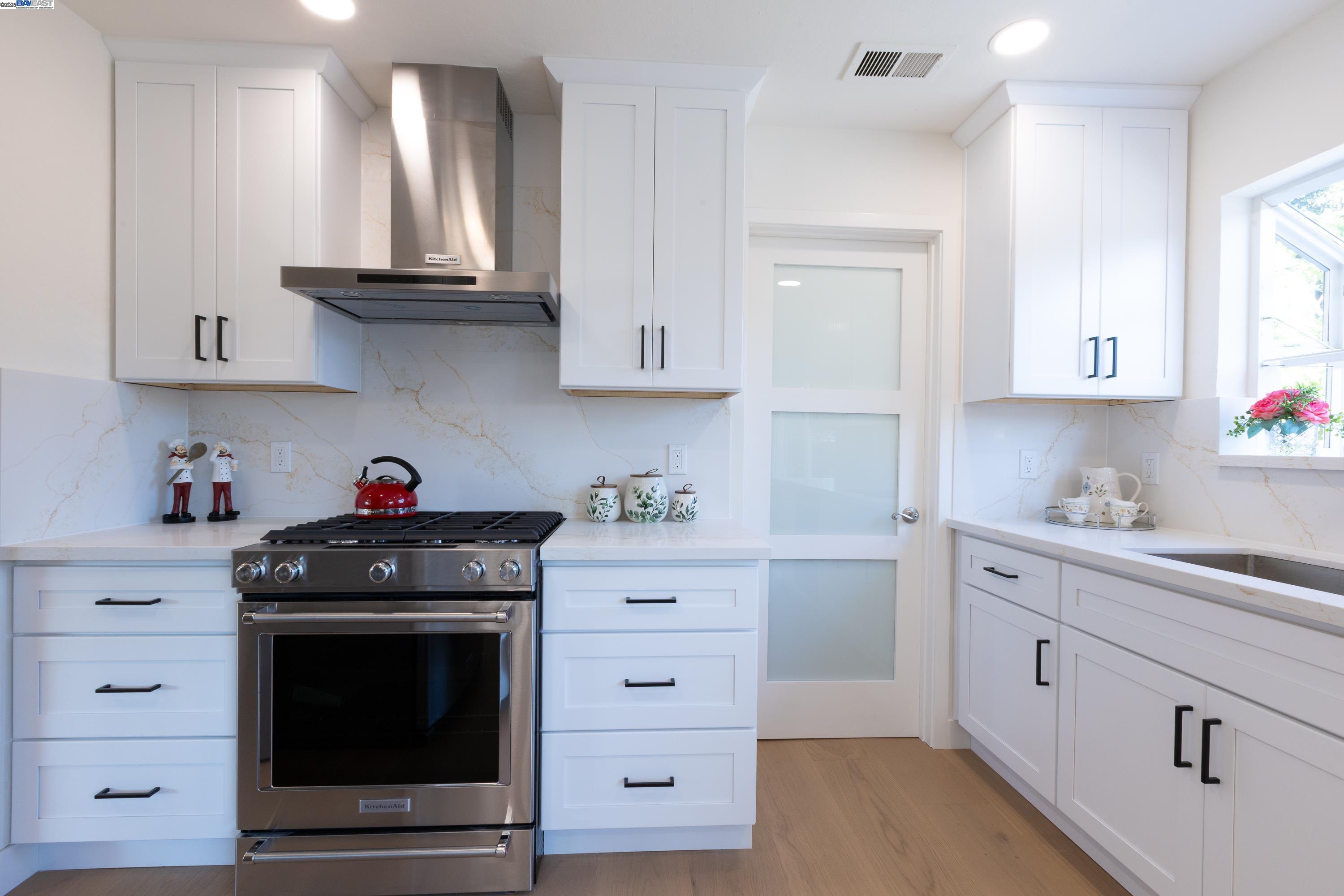 Detail Gallery Image 11 of 35 For 4001 Ross Park Dr., San Jose,  CA 95118 - 3 Beds | 2 Baths