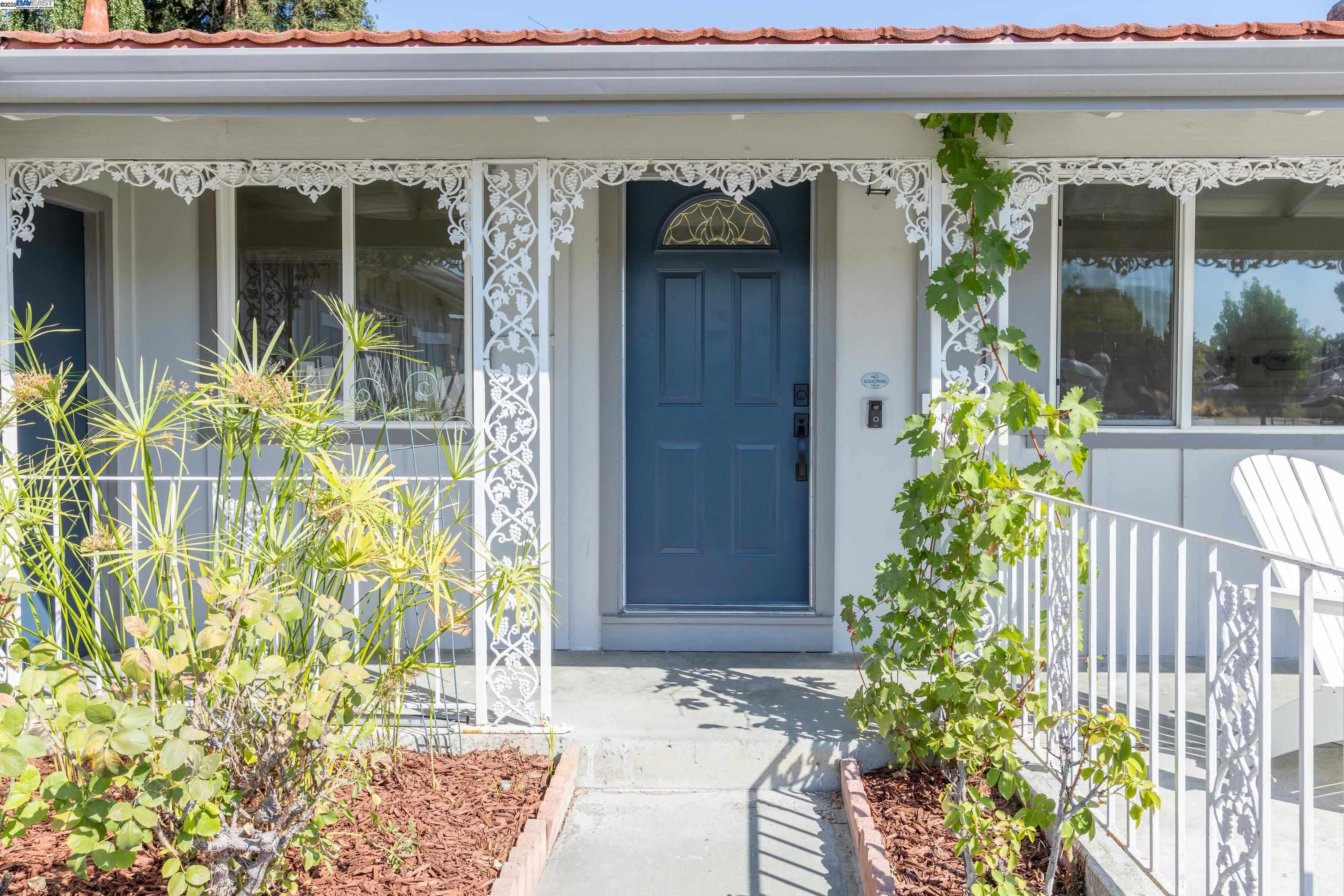 Detail Gallery Image 3 of 35 For 4001 Ross Park Dr., San Jose,  CA 95118 - 3 Beds | 2 Baths