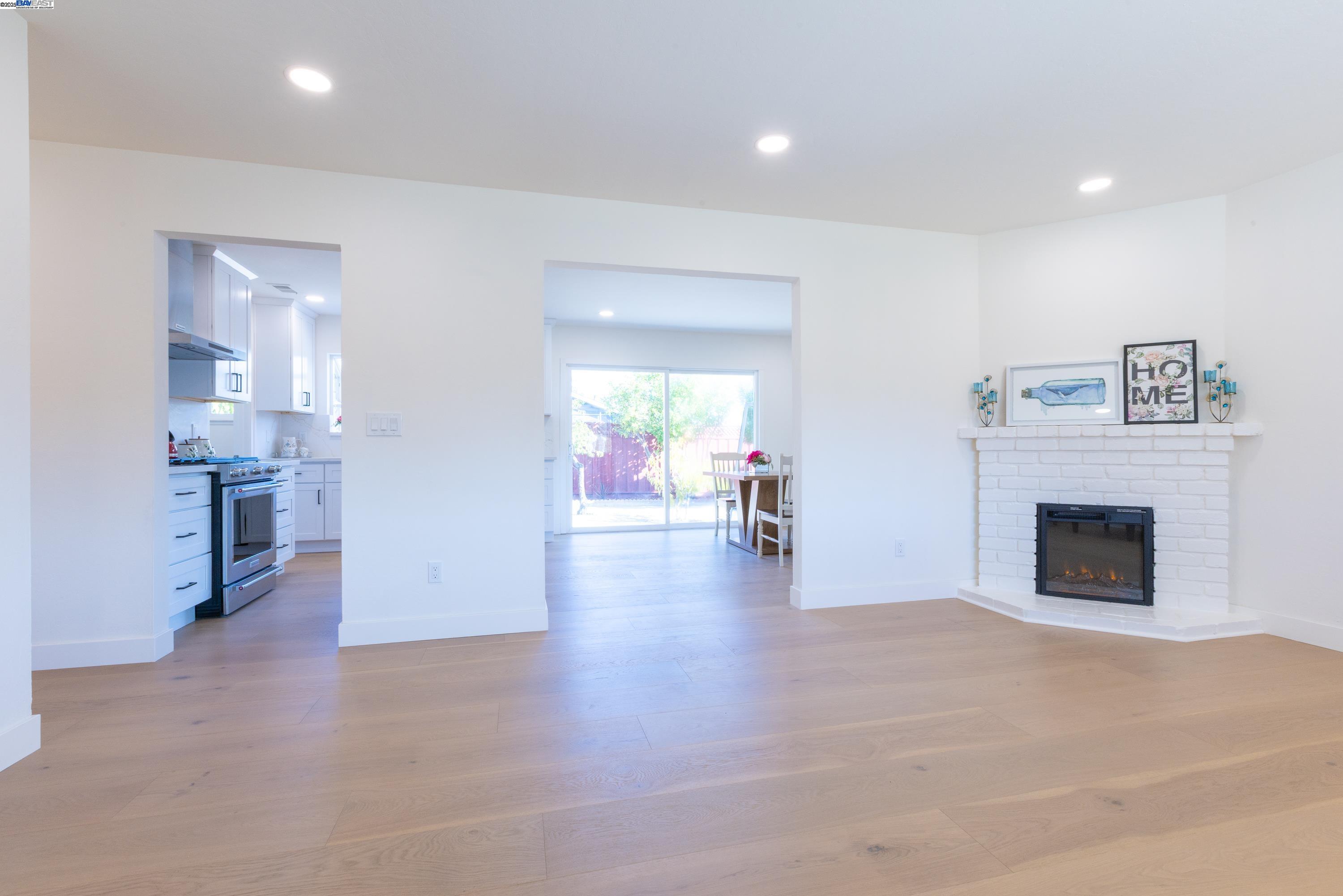 Detail Gallery Image 8 of 35 For 4001 Ross Park Dr., San Jose,  CA 95118 - 3 Beds | 2 Baths