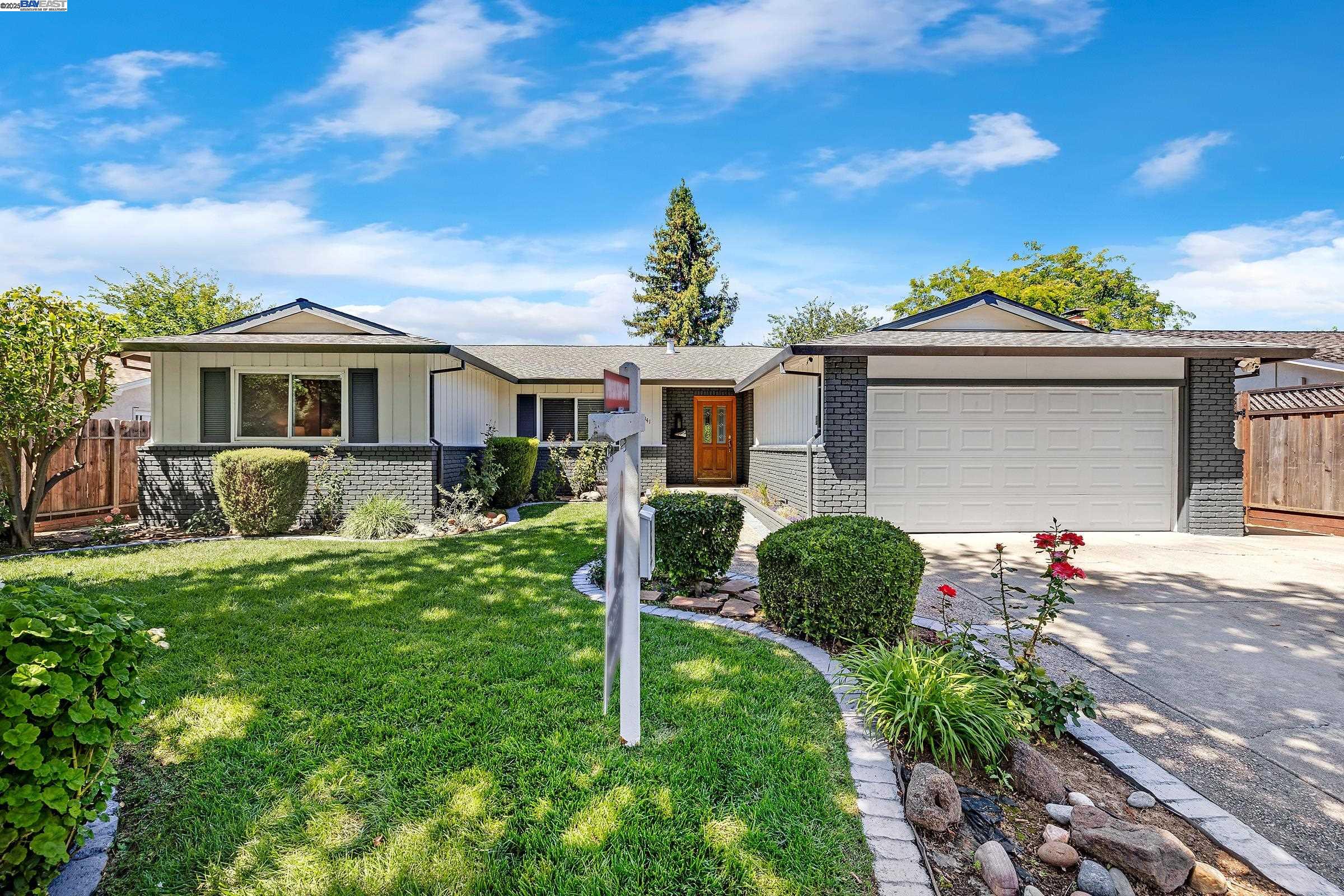 Detail Gallery Image 2 of 40 For 5041 Golden Rd, Pleasanton,  CA 94566 - 4 Beds | 2 Baths