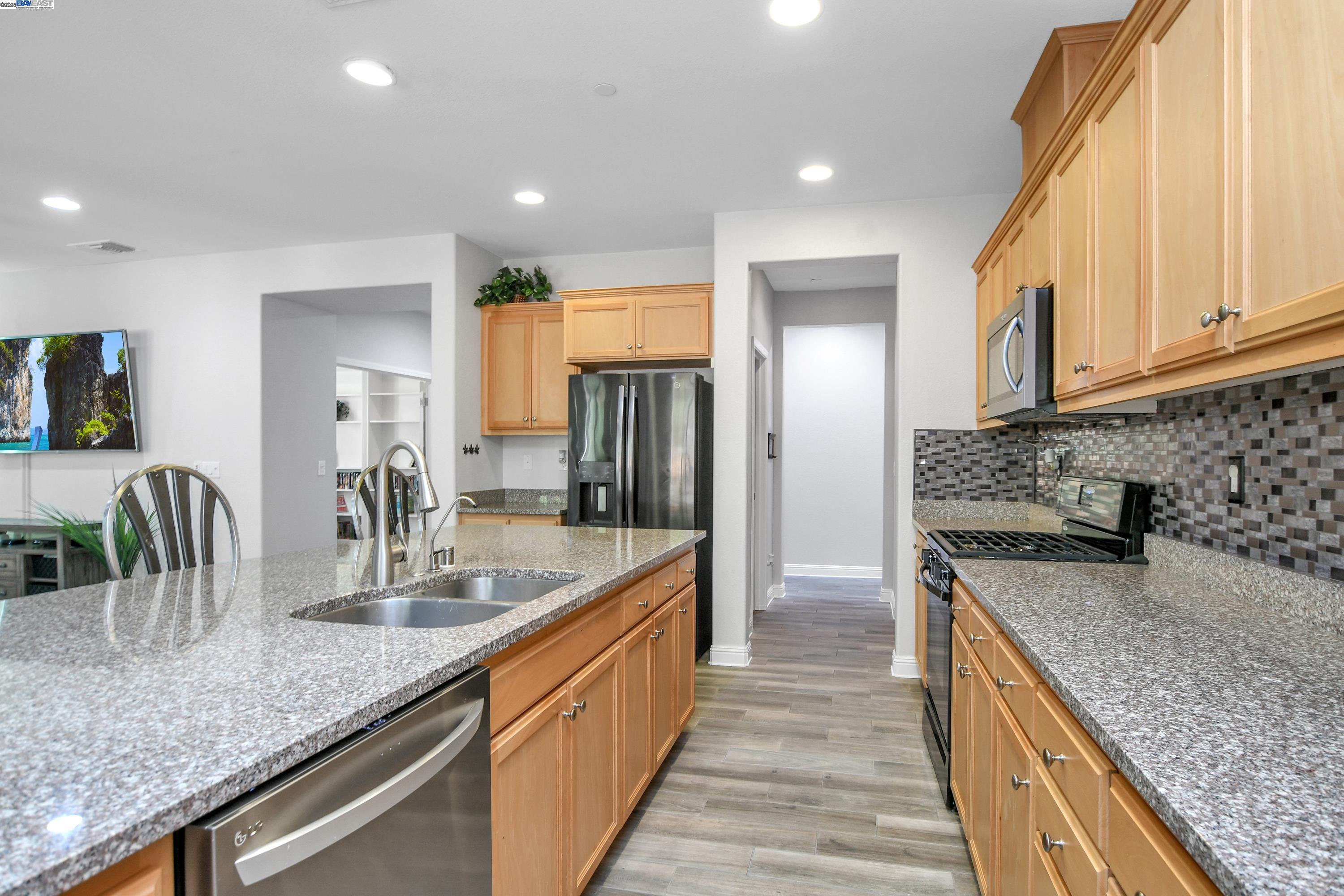 Detail Gallery Image 14 of 39 For 538 Mandevilla Dr, Brentwood,  CA 94513-0000 - 5 Beds | 4 Baths