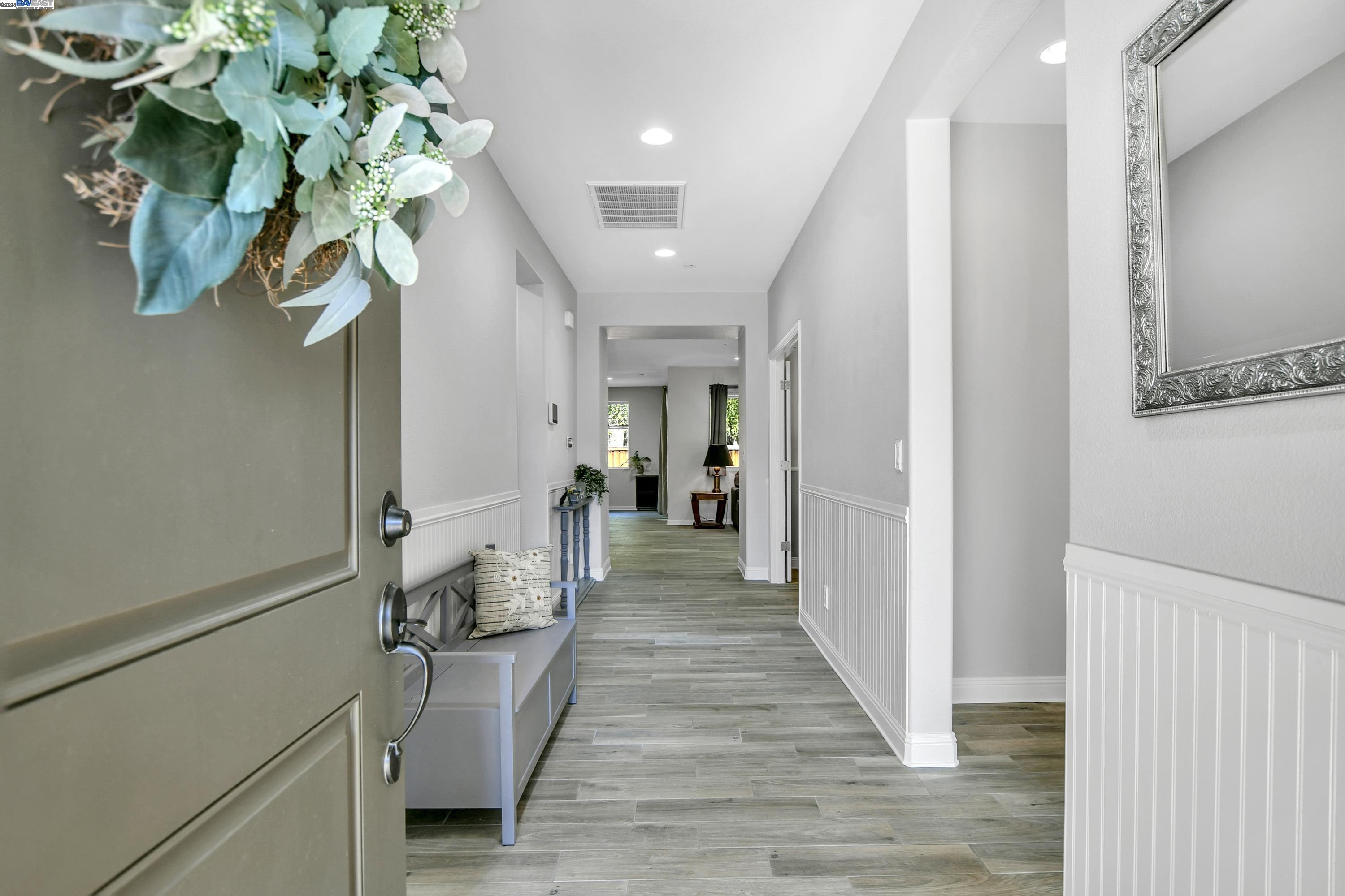 Detail Gallery Image 4 of 39 For 538 Mandevilla Dr, Brentwood,  CA 94513-0000 - 5 Beds | 4 Baths