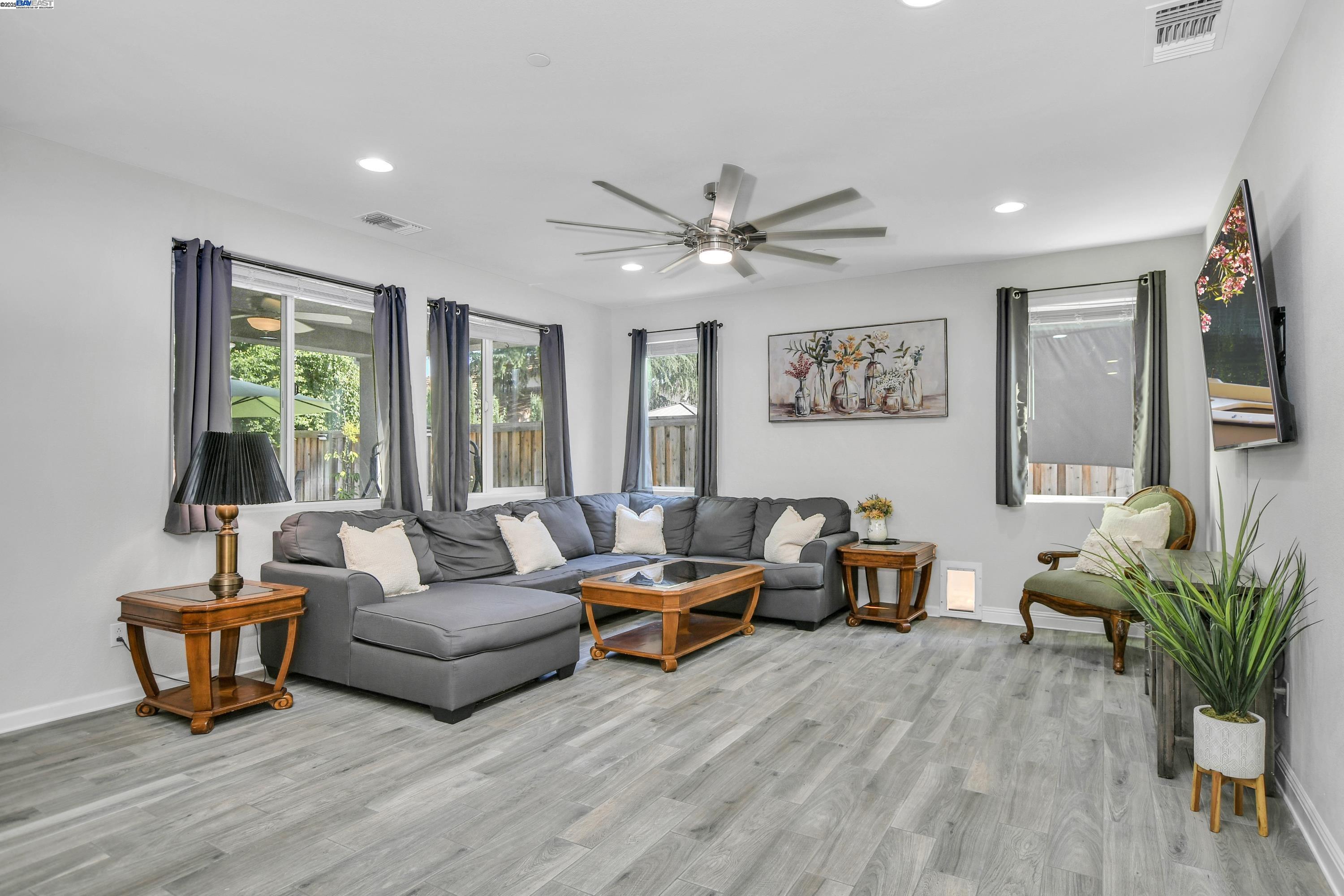 Detail Gallery Image 10 of 39 For 538 Mandevilla Dr, Brentwood,  CA 94513-0000 - 5 Beds | 4 Baths