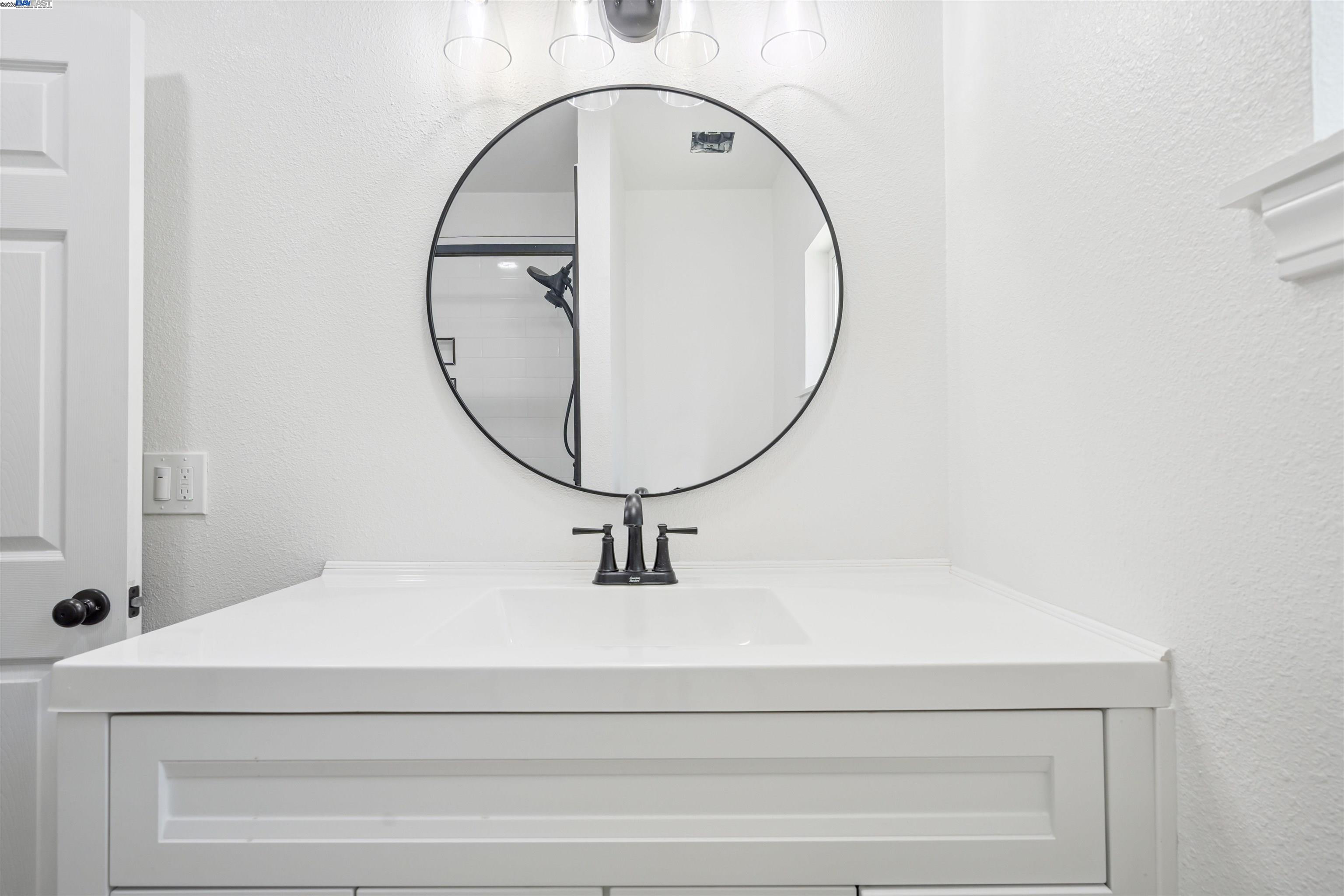 Detail Gallery Image 14 of 25 For 5542 Harvey Ave, Oakland,  CA 94621 - 4 Beds | 2 Baths