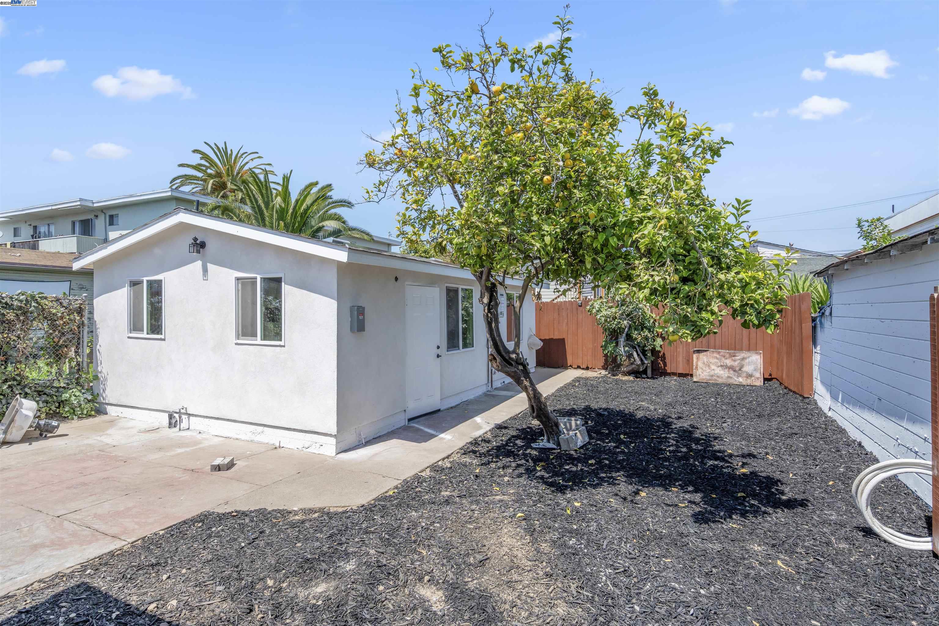Detail Gallery Image 16 of 25 For 5542 Harvey Ave, Oakland,  CA 94621 - 4 Beds | 2 Baths
