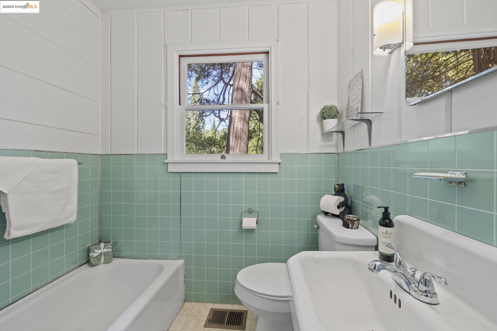 Detail Gallery Image 23 of 52 For 21705 Cedar Springs Rd, Twain Harte,  CA 95383 - 2 Beds | 2 Baths