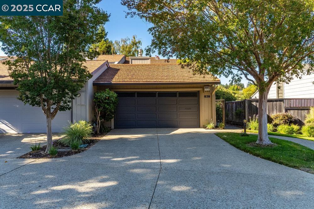 Detail Gallery Image 3 of 45 For 639 Augusta Drive, Moraga,  CA 94556 - 2 Beds | 2/1 Baths