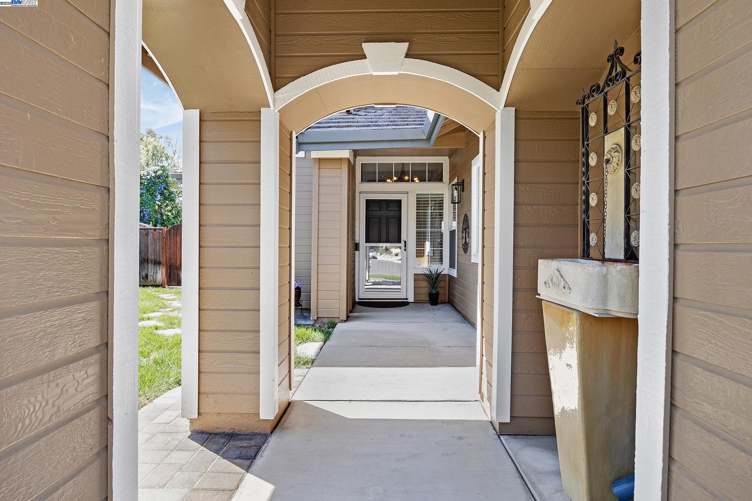 Detail Gallery Image 4 of 46 For 5749 Cherry Way, Livermore,  CA 94551 - 4 Beds | 3 Baths