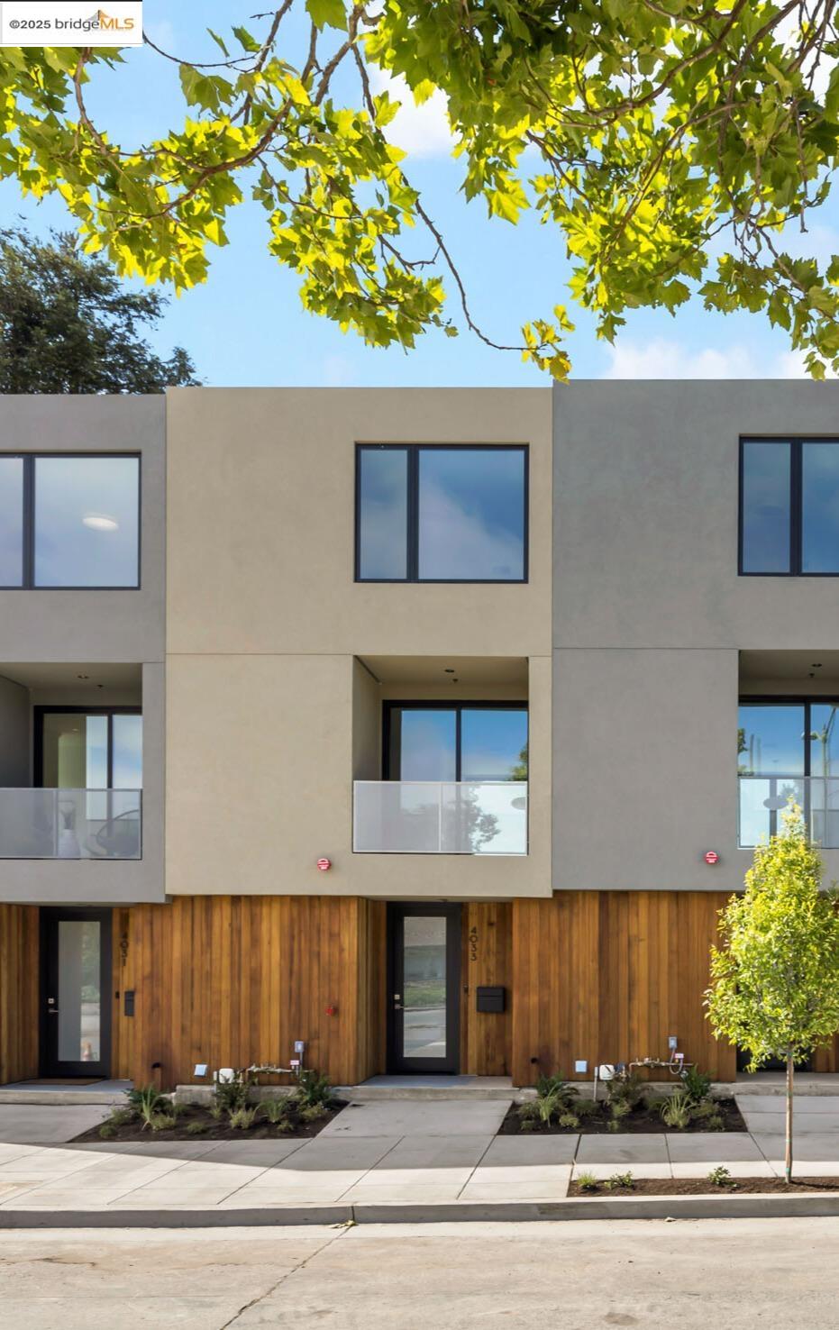 Front Image Thumbnail for EB41109663