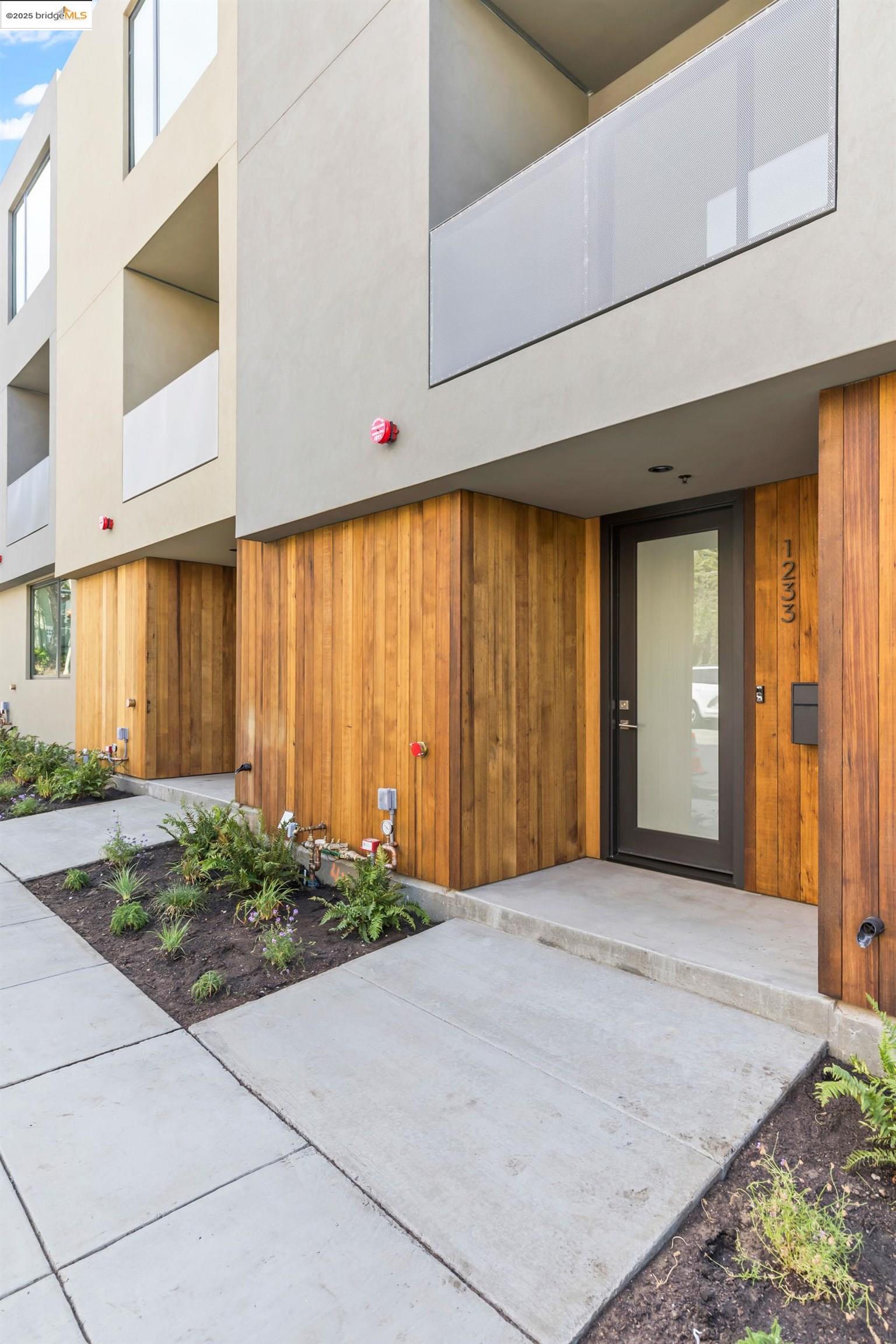 Detail Gallery Image 2 of 26 For 4033 Park Blvd., Oakland,  CA 94602 - 3 Beds | 2 Baths