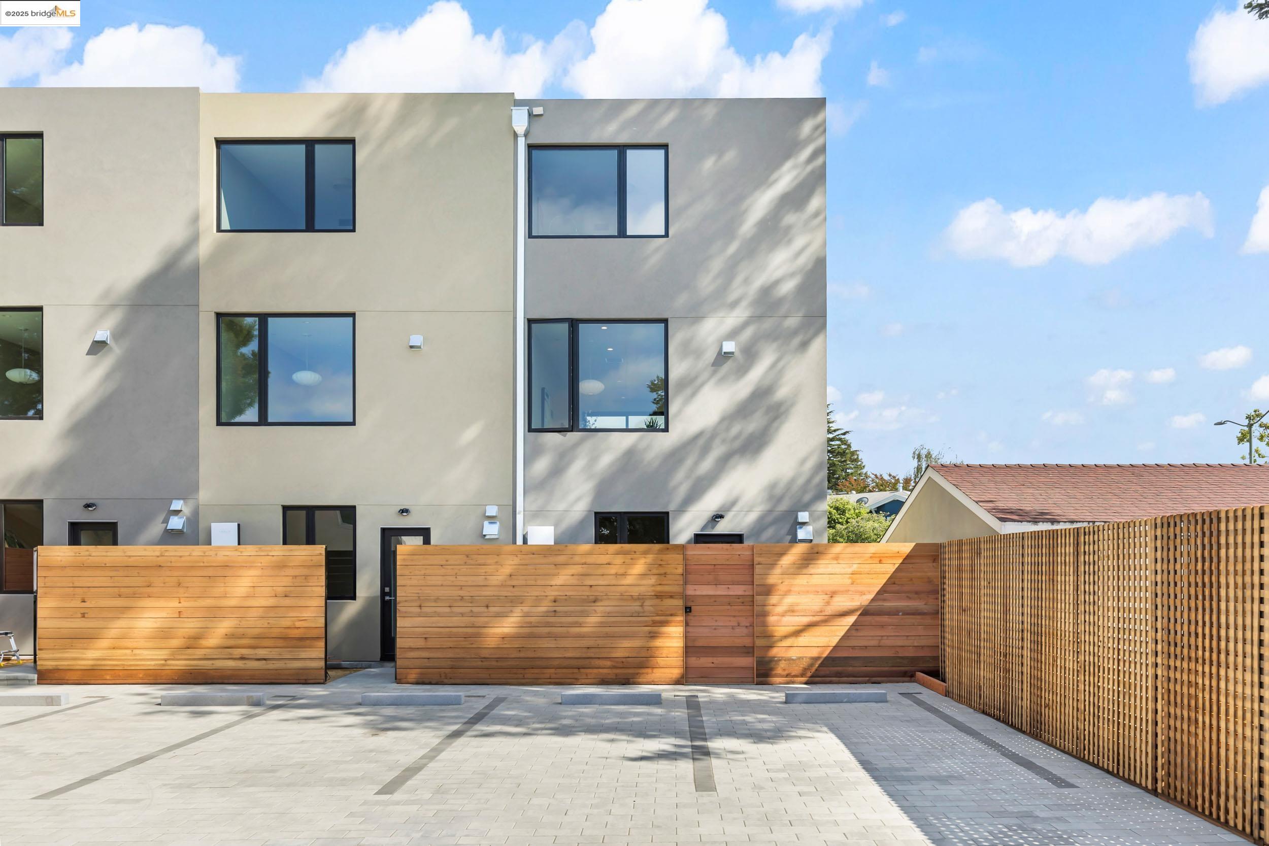 Detail Gallery Image 24 of 27 For 4033 Park Blvd., Oakland,  CA 94602 - 3 Beds | 2 Baths