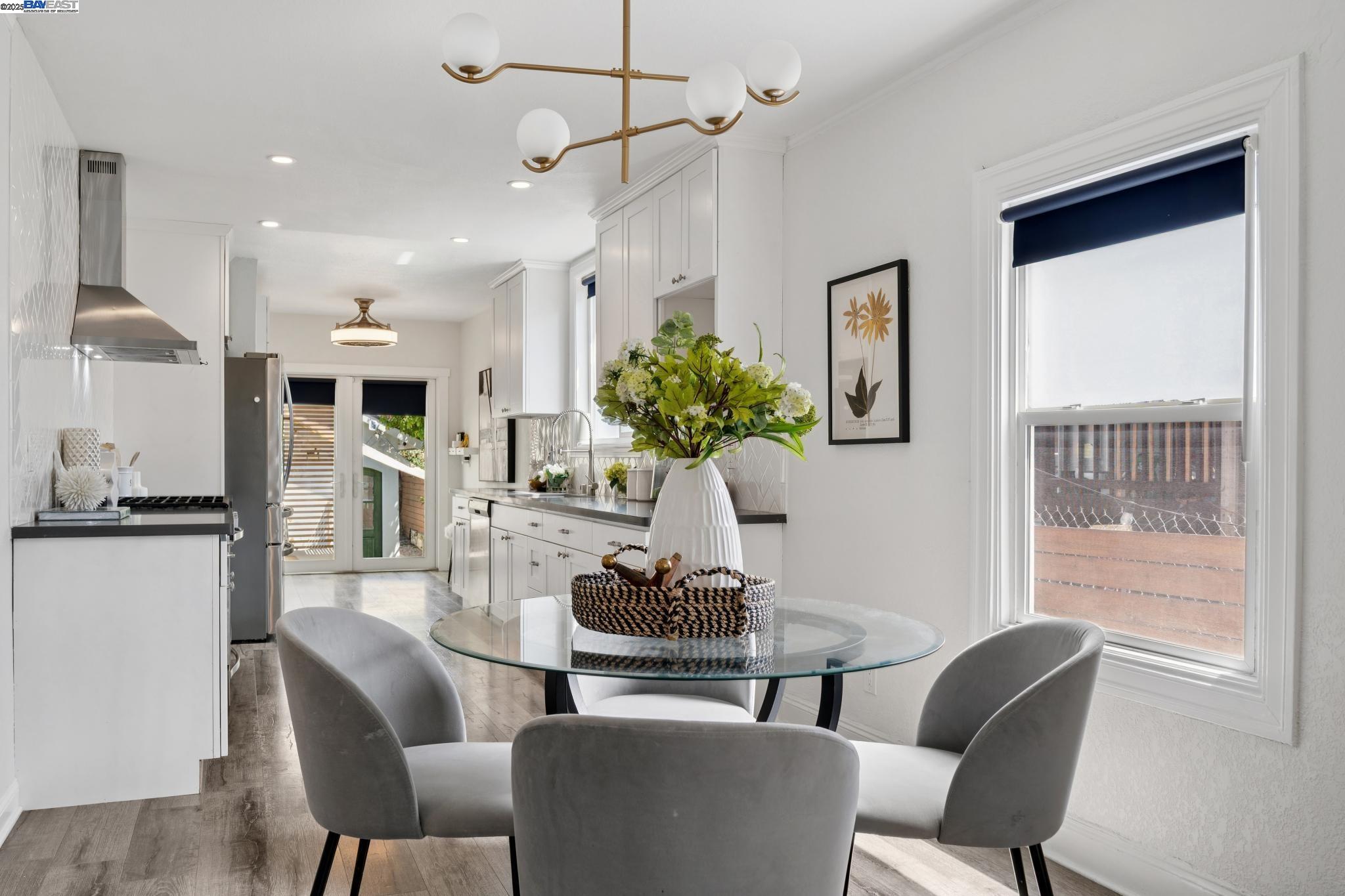 Detail Gallery Image 11 of 57 For 9340 Thermal St, Oakland,  CA 94605 - 3 Beds | 3 Baths