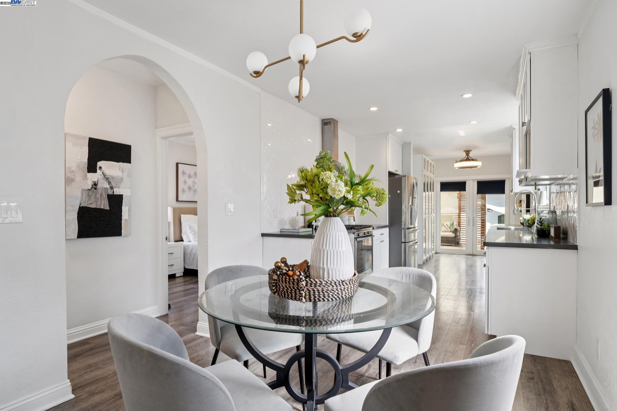 Detail Gallery Image 12 of 57 For 9340 Thermal St, Oakland,  CA 94605 - 3 Beds | 3 Baths
