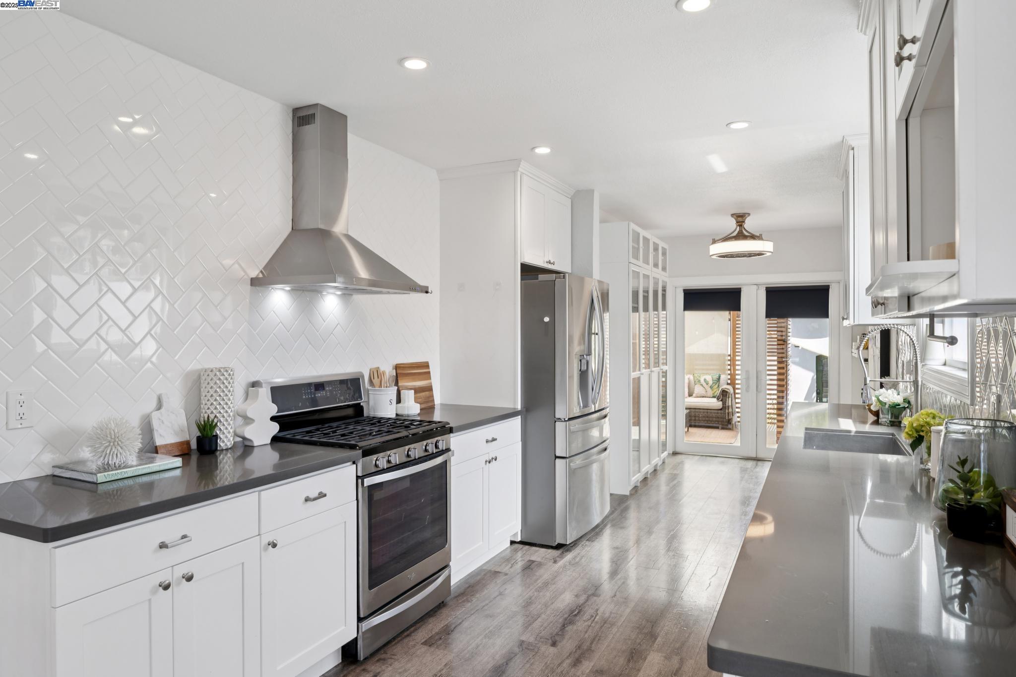 Detail Gallery Image 14 of 57 For 9340 Thermal St, Oakland,  CA 94605 - 3 Beds | 3 Baths