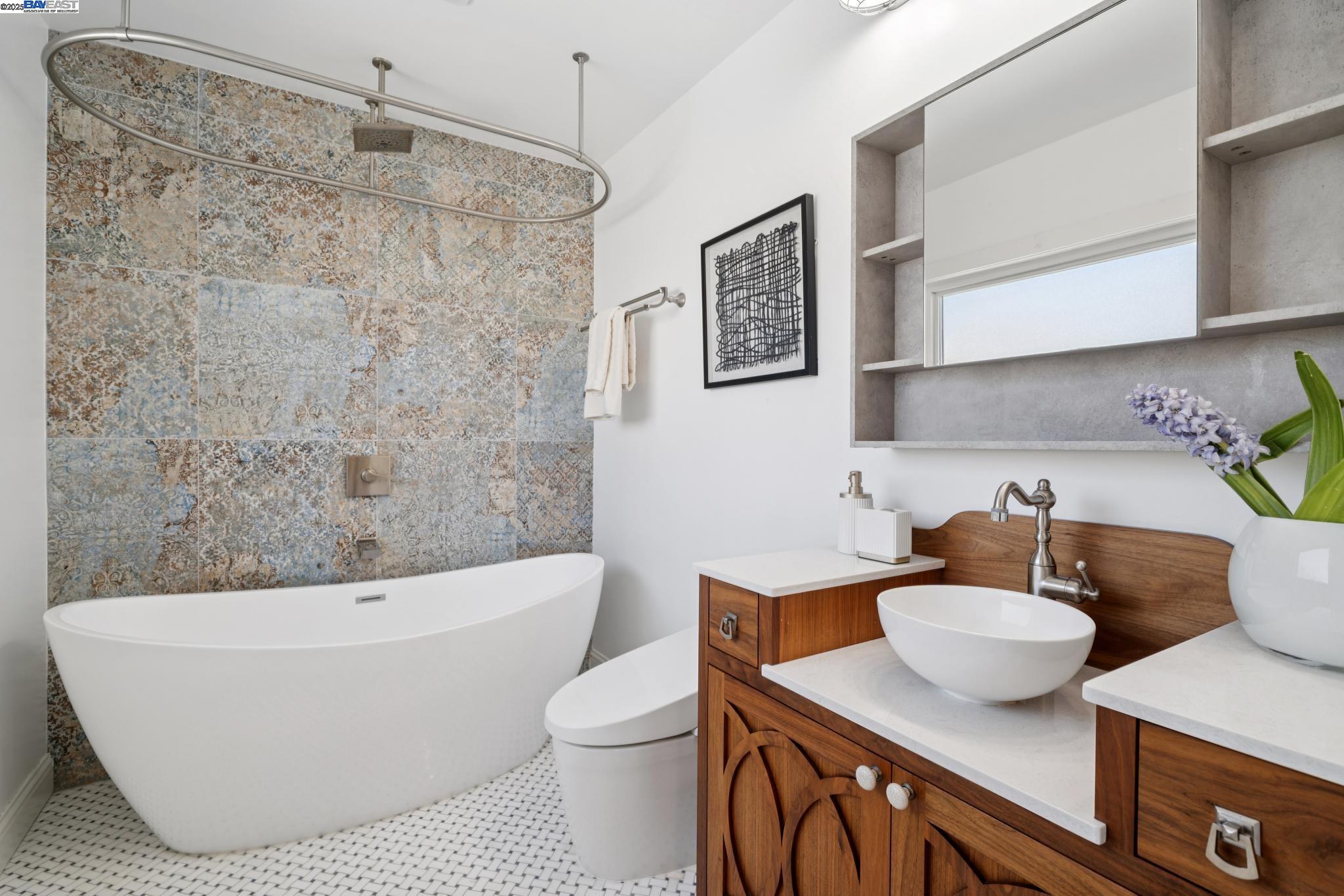 Detail Gallery Image 22 of 57 For 9340 Thermal St, Oakland,  CA 94605 - 3 Beds | 3 Baths