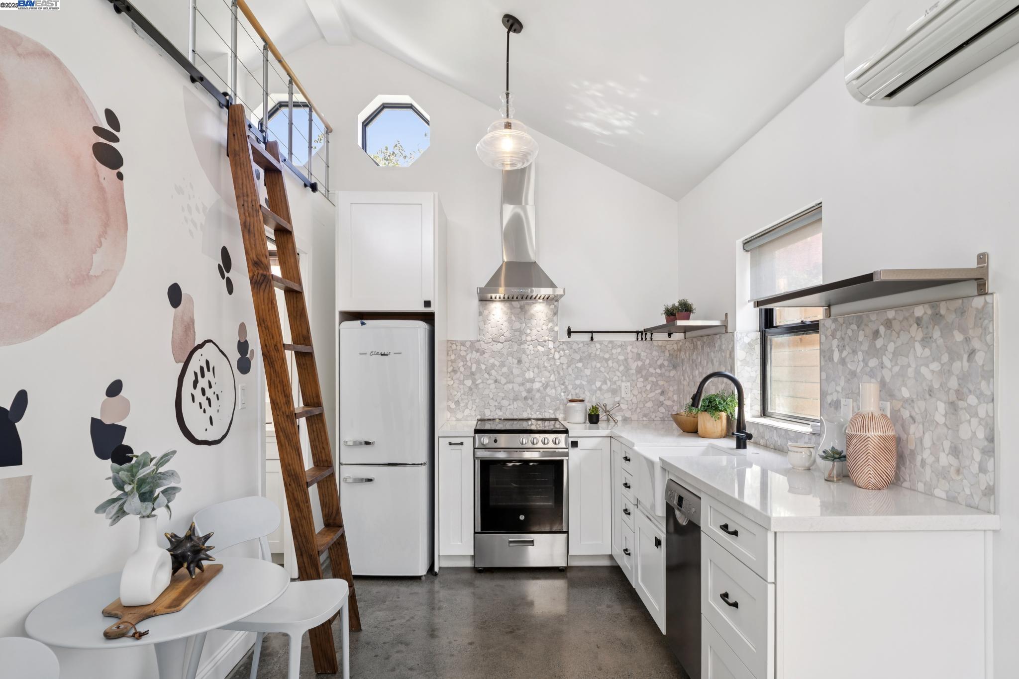 Detail Gallery Image 36 of 57 For 9340 Thermal St, Oakland,  CA 94605 - 3 Beds | 3 Baths
