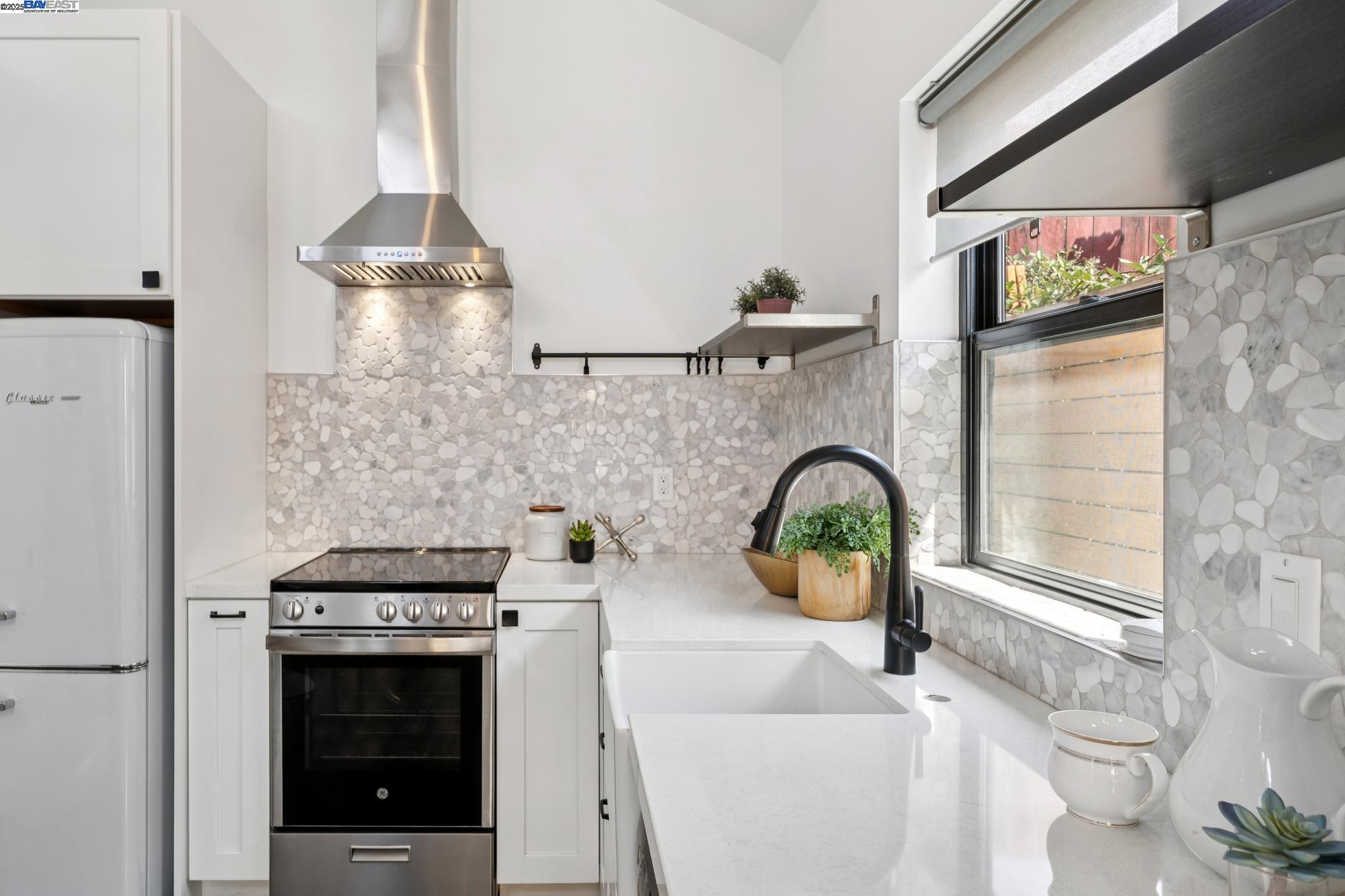 Detail Gallery Image 39 of 57 For 9340 Thermal St, Oakland,  CA 94605 - 3 Beds | 3 Baths