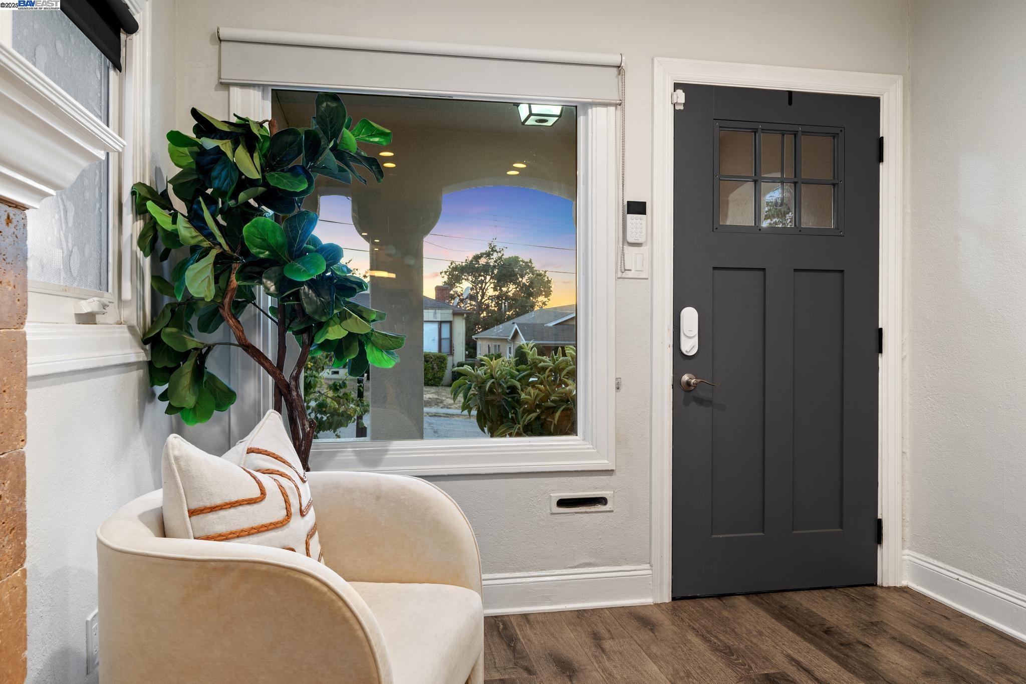 Detail Gallery Image 6 of 57 For 9340 Thermal St, Oakland,  CA 94605 - 3 Beds | 3 Baths