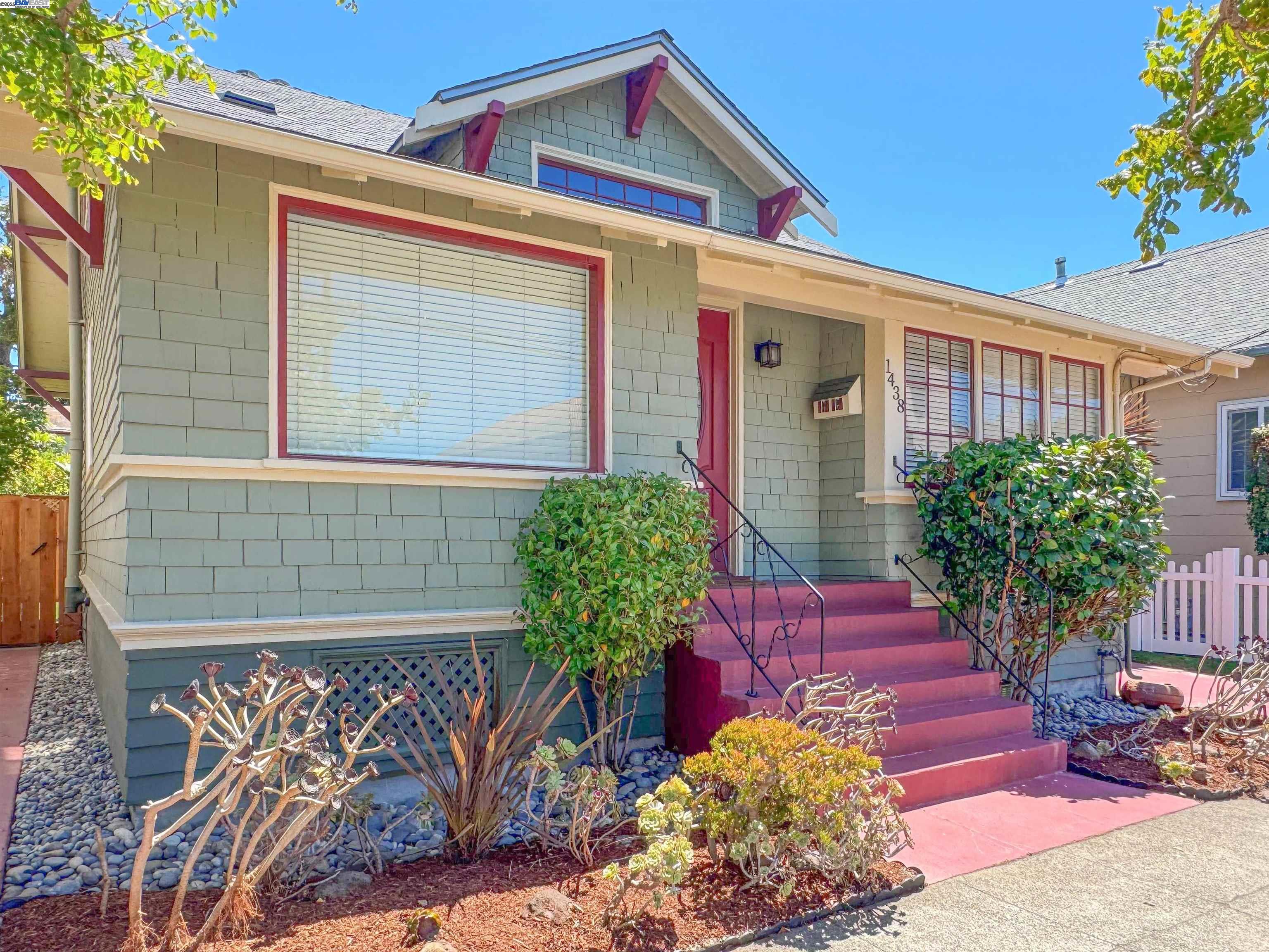 Detail Gallery Image 1 of 40 For 1438 6th St, Alameda,  CA 94501 - 3 Beds | 2 Baths