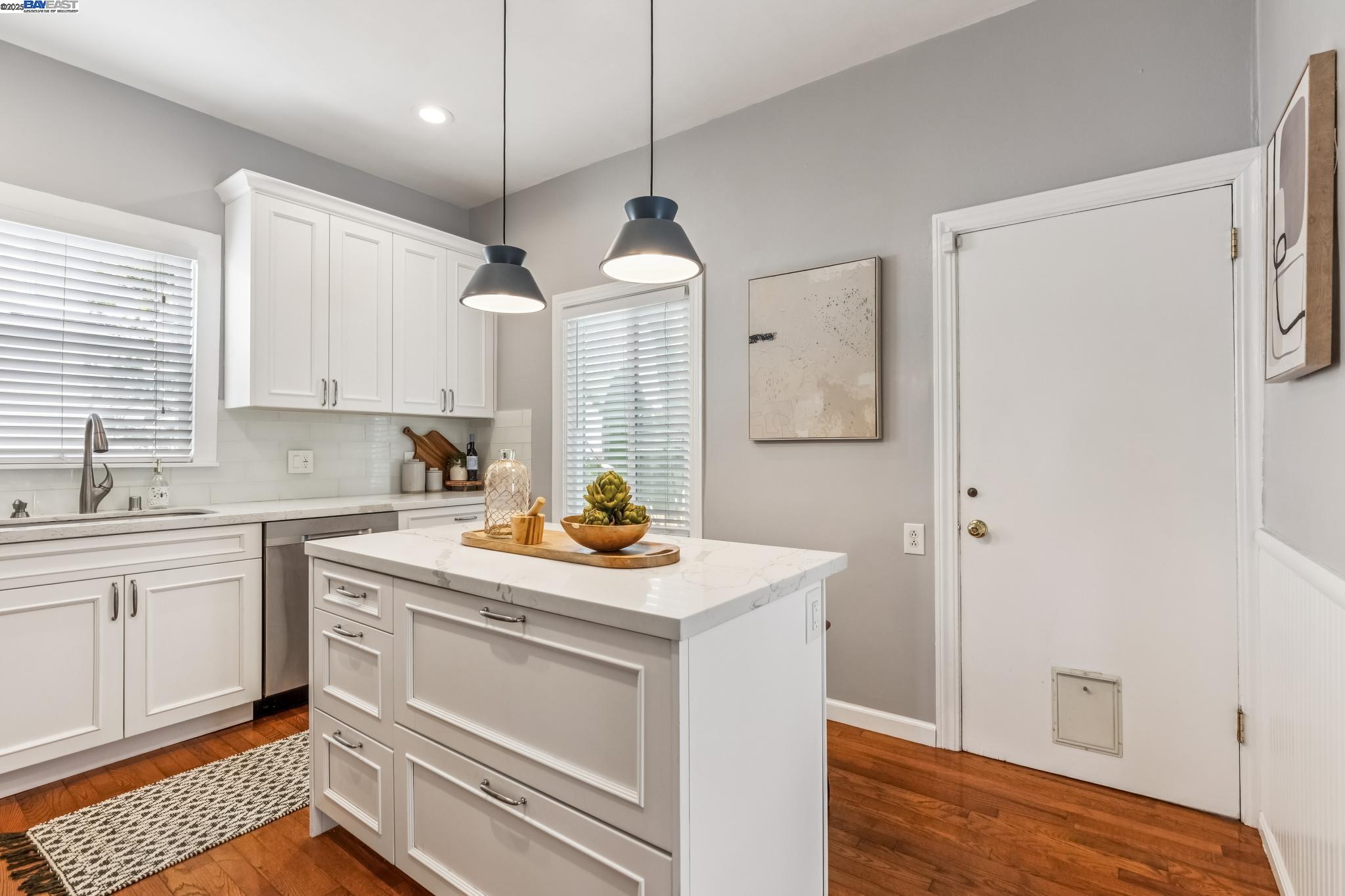 Detail Gallery Image 12 of 40 For 1438 6th St, Alameda,  CA 94501 - 3 Beds | 2 Baths