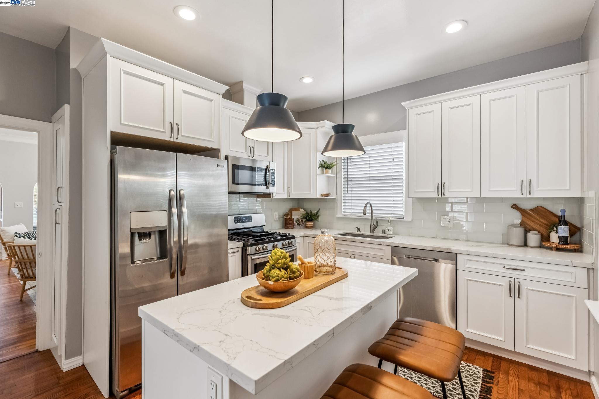 Detail Gallery Image 14 of 40 For 1438 6th St, Alameda,  CA 94501 - 3 Beds | 2 Baths