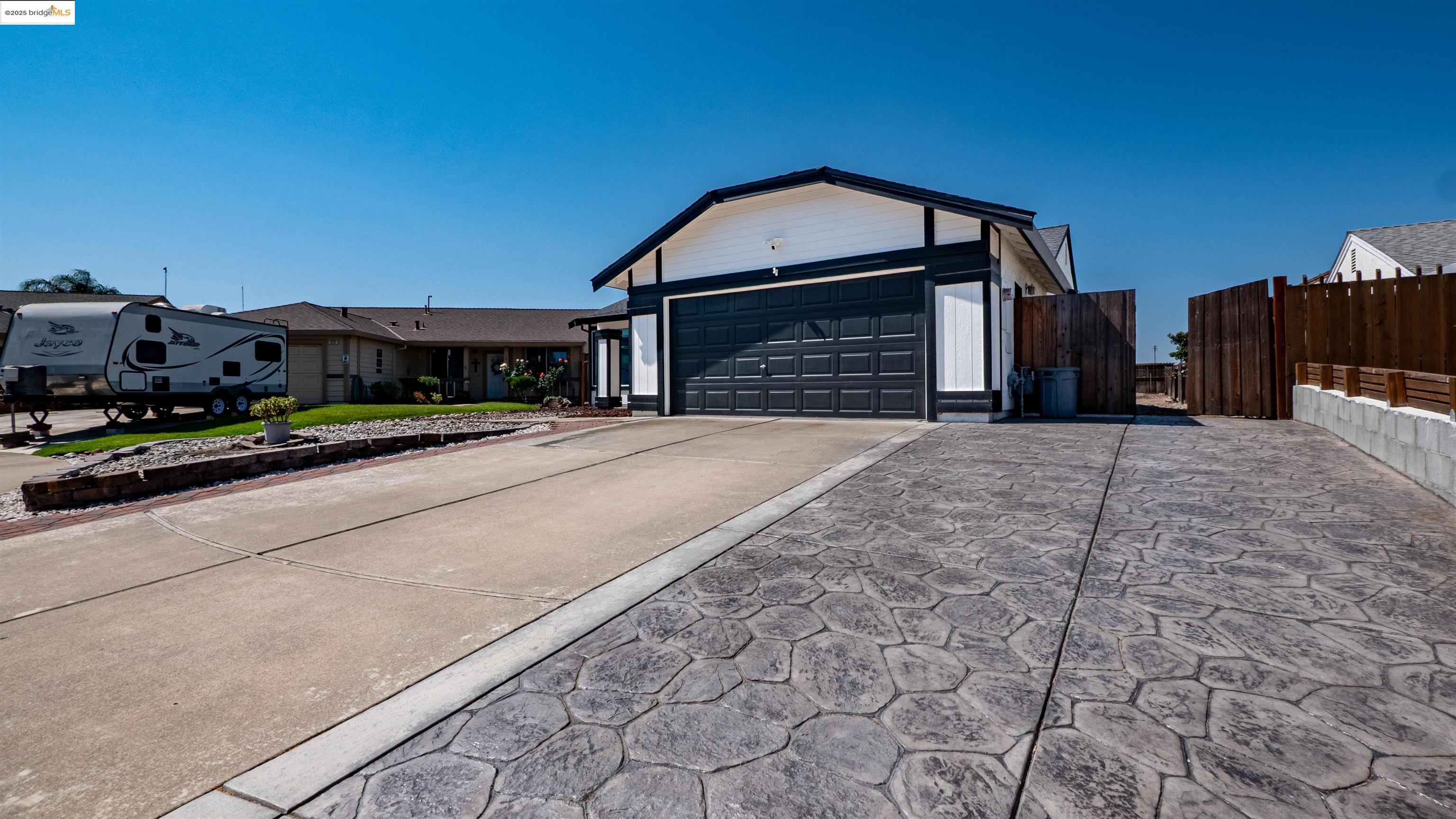 Detail Gallery Image 2 of 35 For 306 Deerpark Way, Oakley,  CA 94561 - 3 Beds | 2 Baths