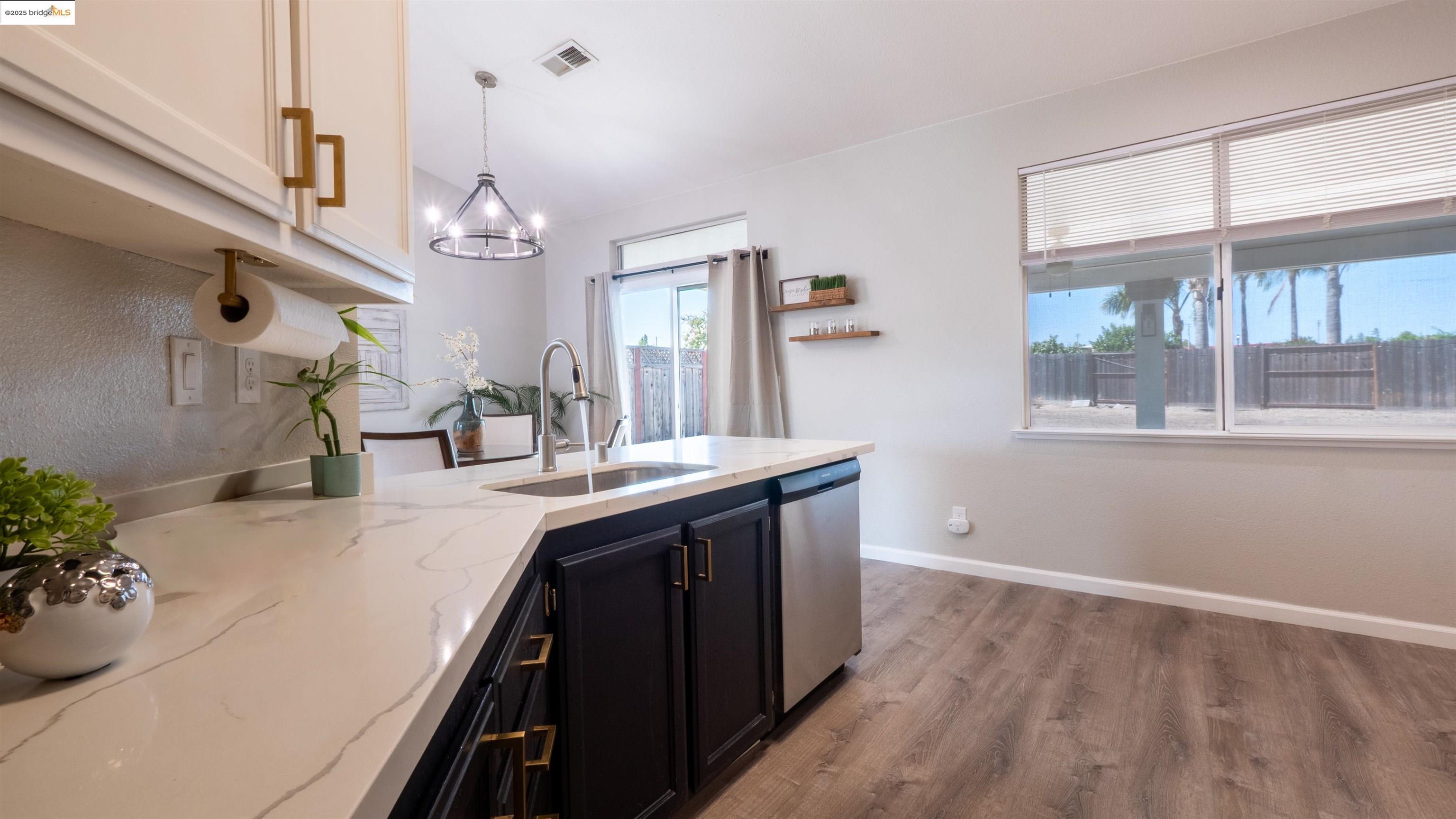 Detail Gallery Image 12 of 35 For 306 Deerpark Way, Oakley,  CA 94561 - 3 Beds | 2 Baths