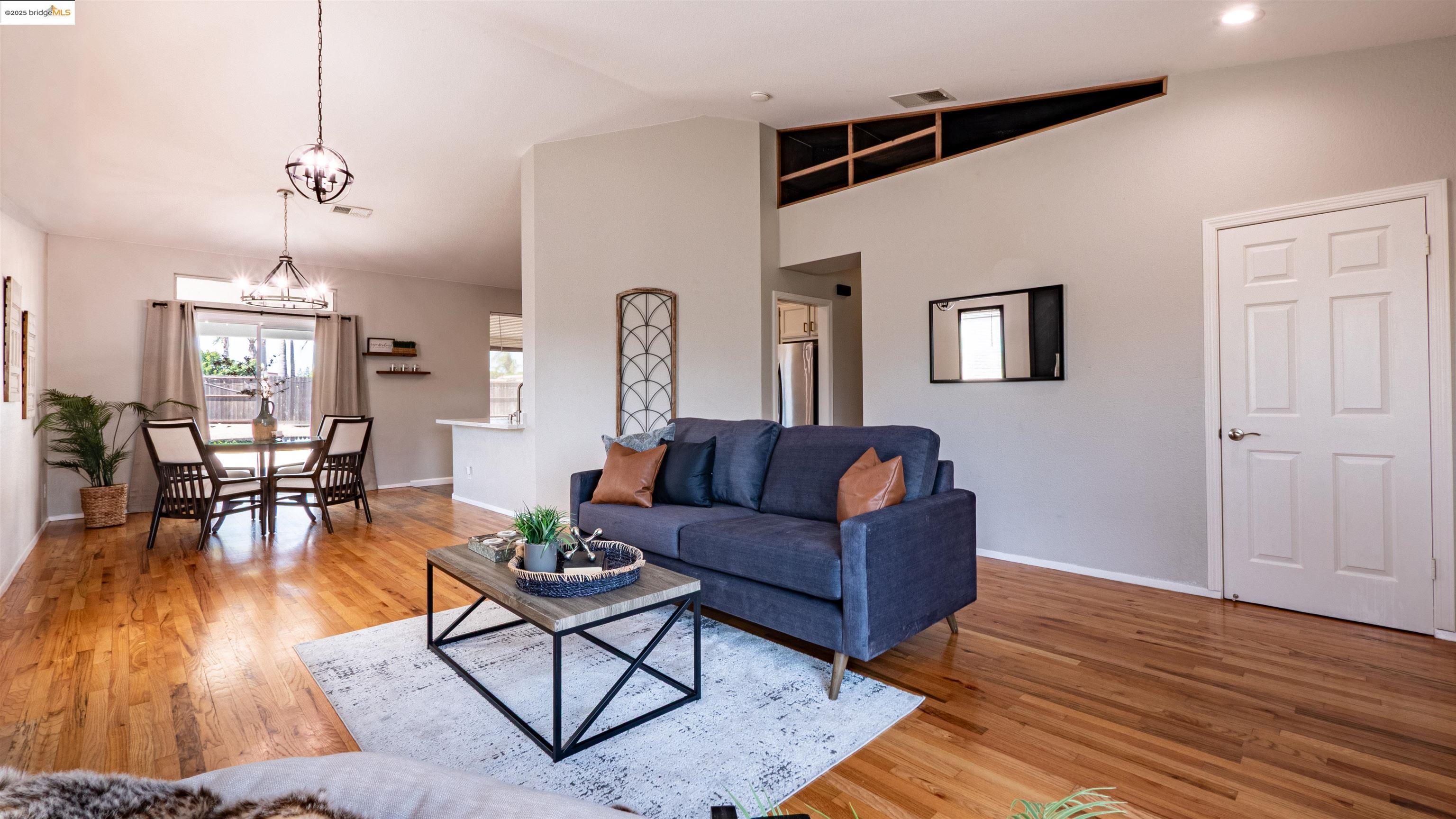Detail Gallery Image 4 of 35 For 306 Deerpark Way, Oakley,  CA 94561 - 3 Beds | 2 Baths