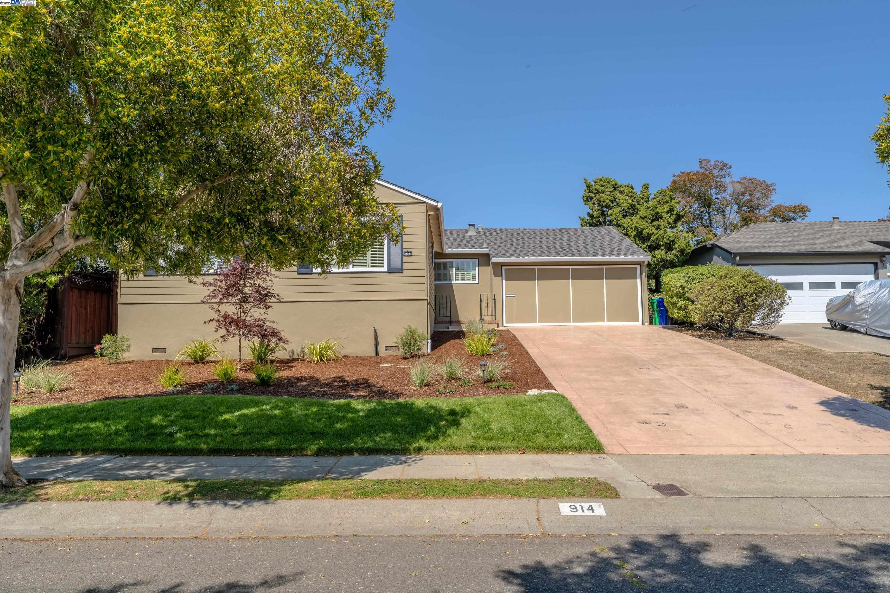 Detail Gallery Image 2 of 30 For 914 School St, San Leandro,  CA 94577 - 3 Beds | 1/1 Baths