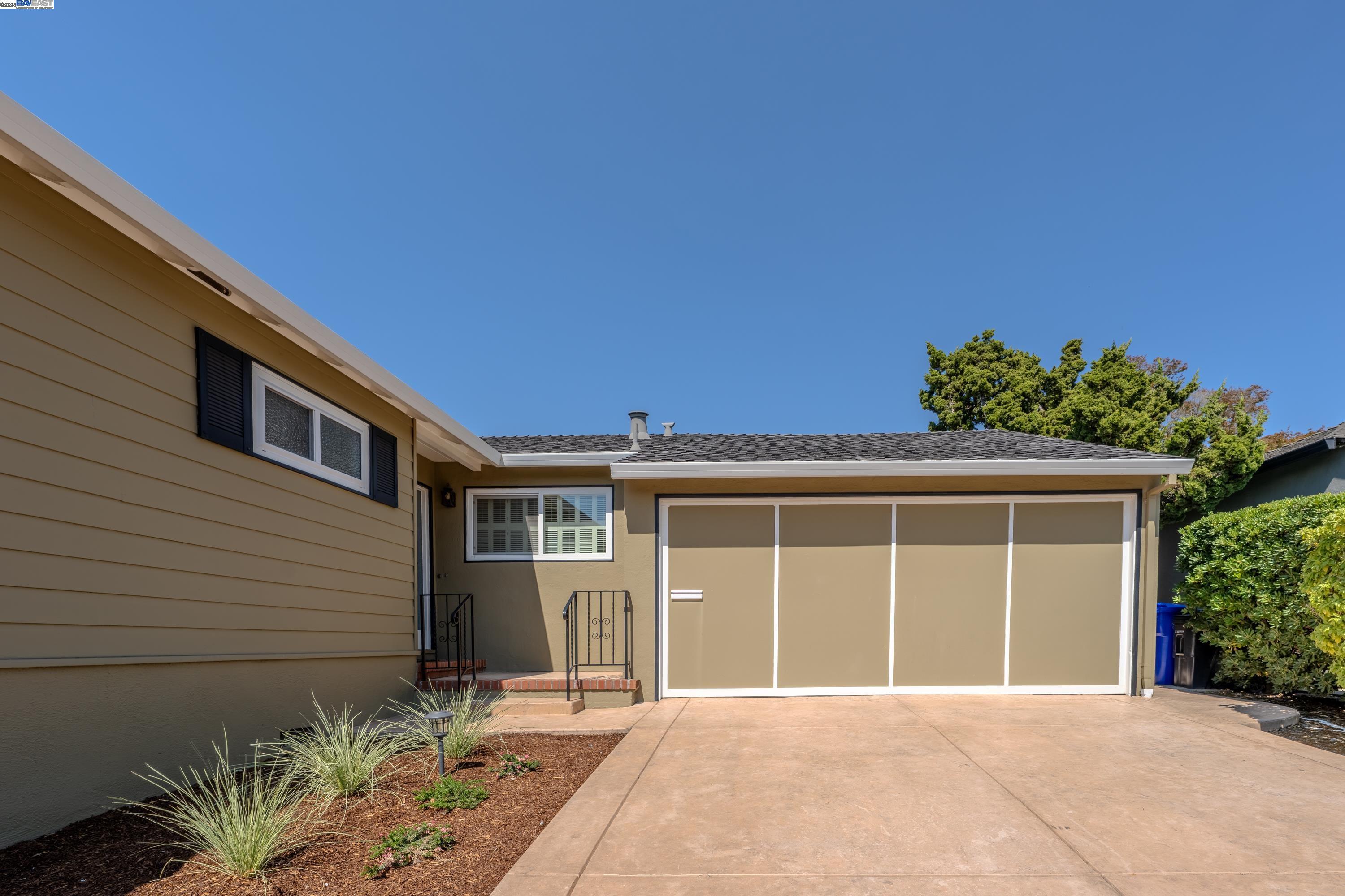 Detail Gallery Image 3 of 30 For 914 School St, San Leandro,  CA 94577 - 3 Beds | 1/1 Baths