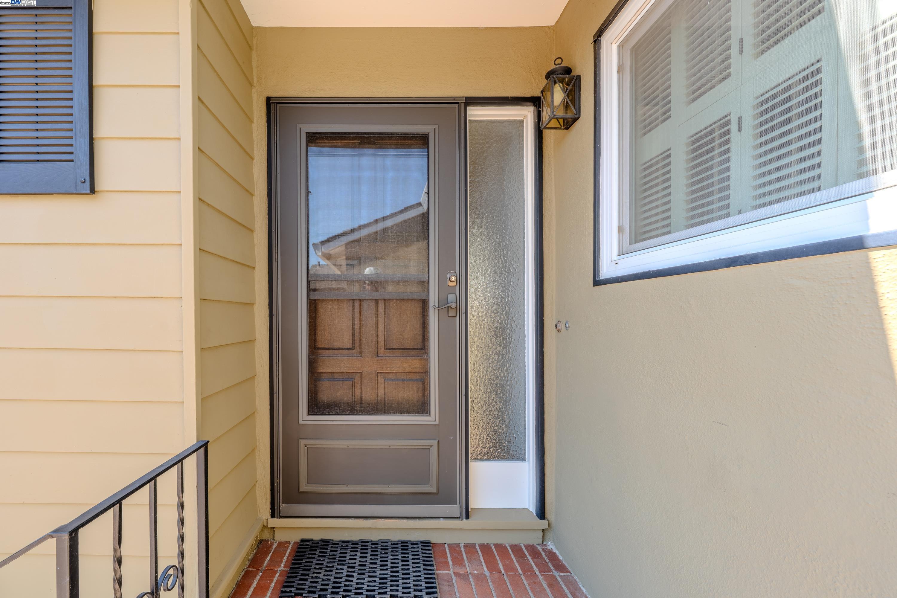 Detail Gallery Image 4 of 30 For 914 School St, San Leandro,  CA 94577 - 3 Beds | 1/1 Baths