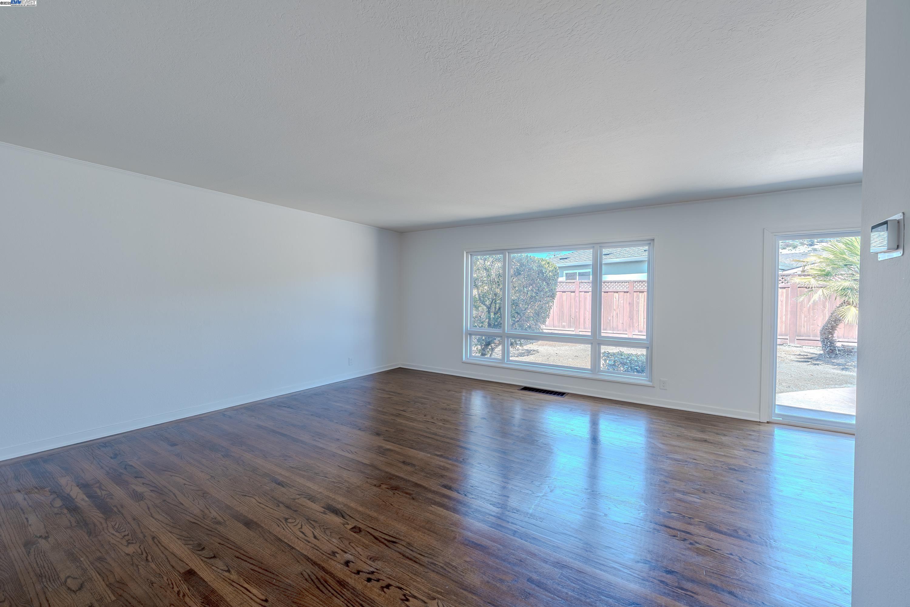 Detail Gallery Image 5 of 30 For 914 School St, San Leandro,  CA 94577 - 3 Beds | 1/1 Baths