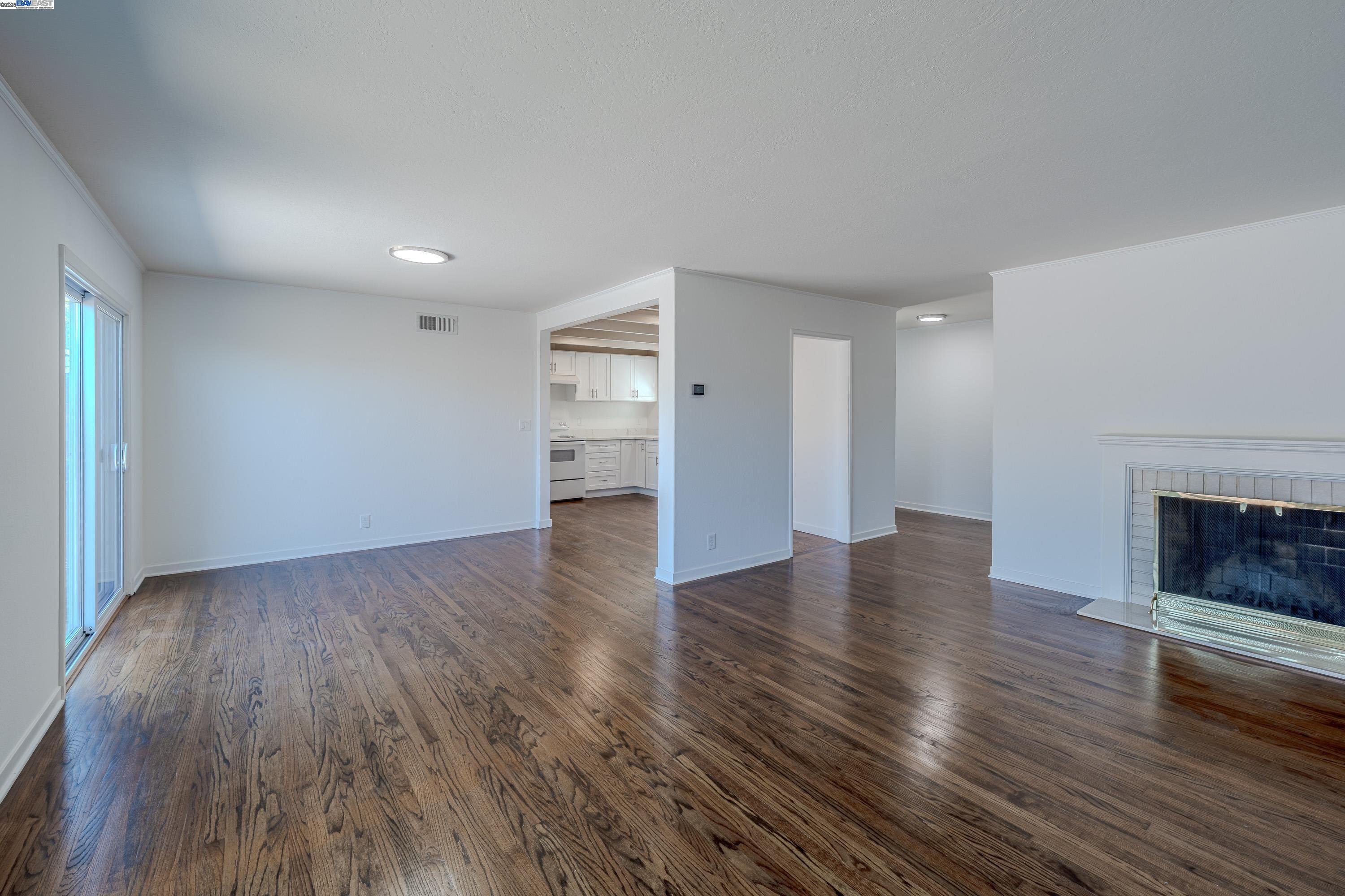 Detail Gallery Image 8 of 30 For 914 School St, San Leandro,  CA 94577 - 3 Beds | 1/1 Baths